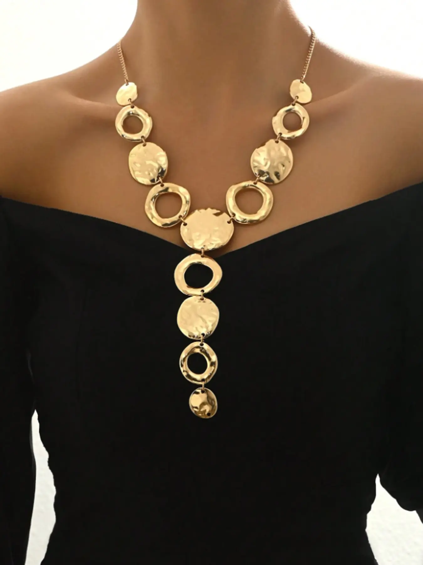 Fashionable Ruched Hollow Ellipse Y-Shape Necklace, Exaggerated Personalized High-Quality Collarbone Chain, Sweater Chain, All Seasons
