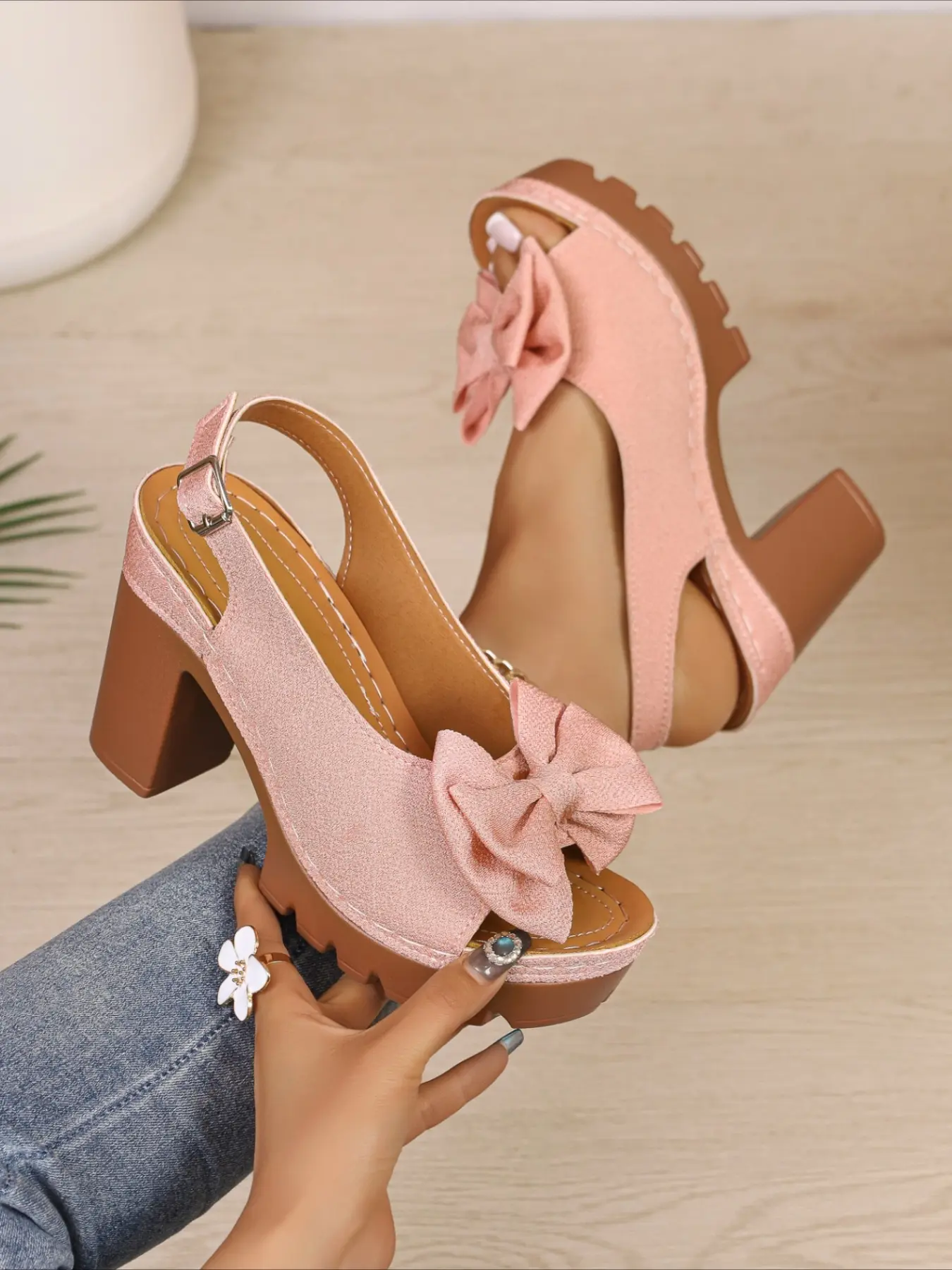 American retro y2k style thick-soled sandals, patent leather, open toe, buckle, chunky heel, waterproof platform, height increase, Fashionable Platform Sandals