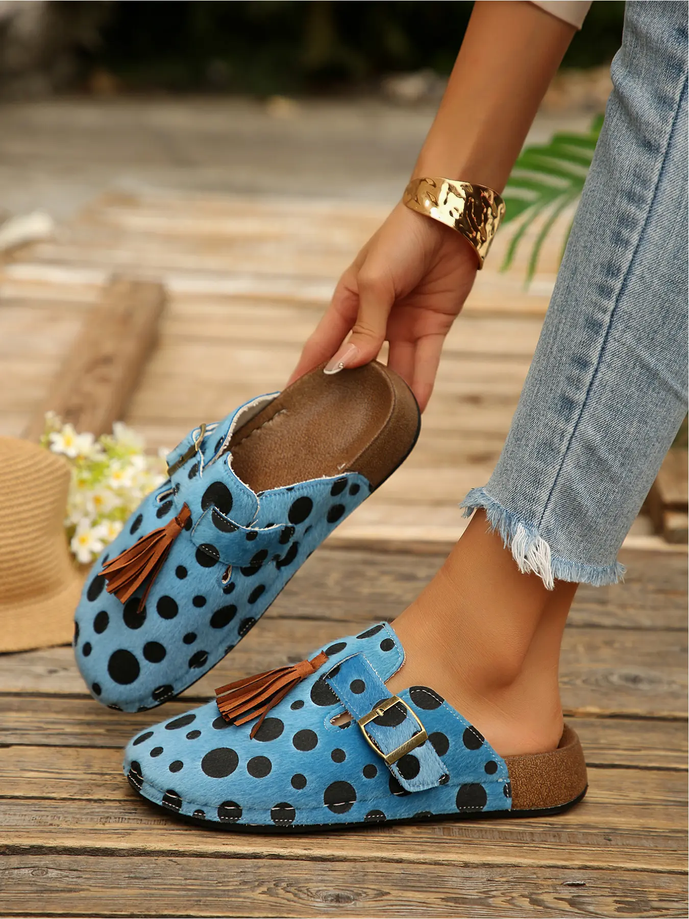Women's new floral leopard print mules with tassel and buckle decoration, bohemian style, closed-toe, cork sole, slip-on design, suitable for vacation, beach, and daily commuting Closed Toe Shoes