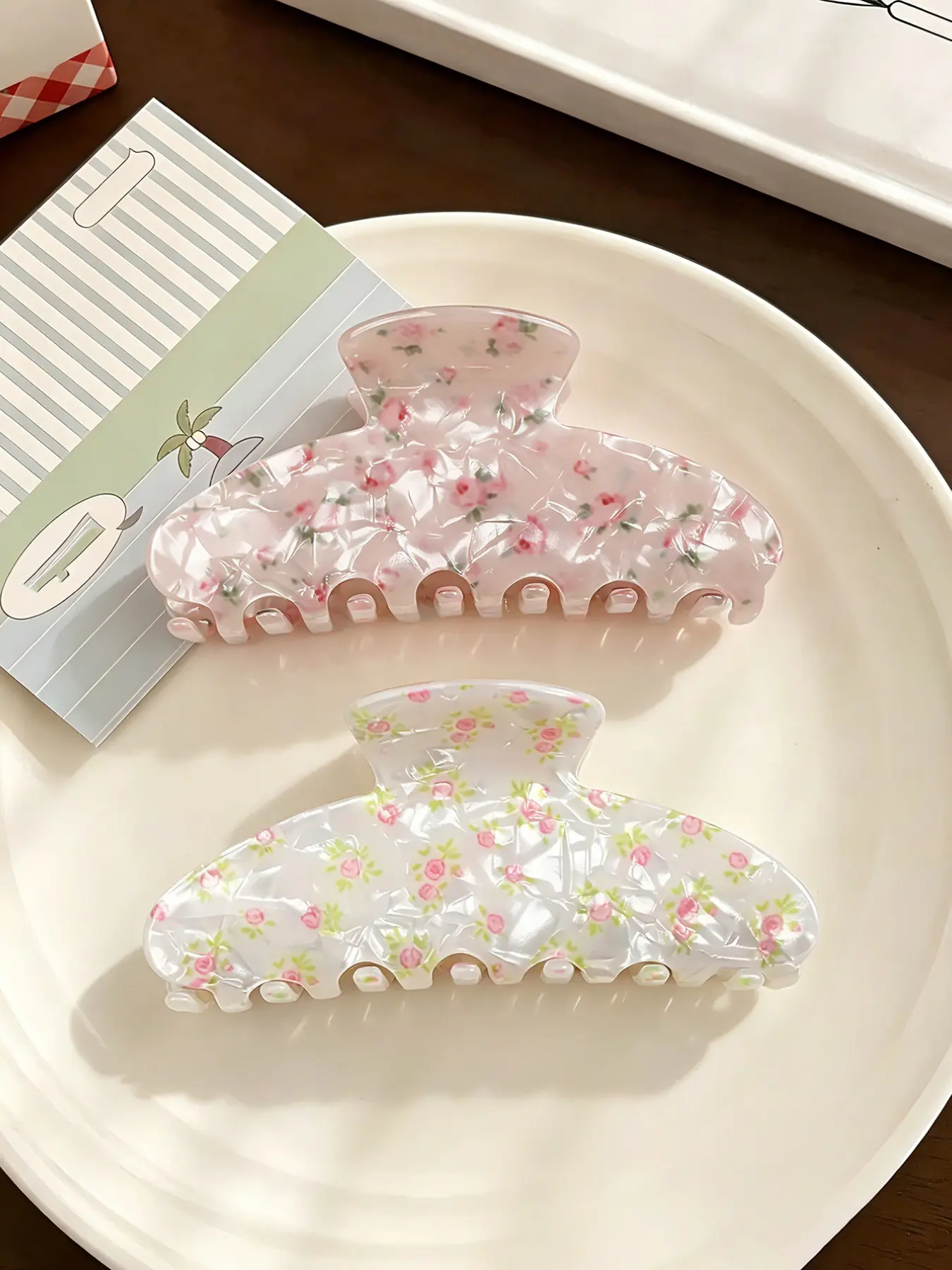 2pcs Summer Sweet Floral Hair Claw Clips, Flower Claw Clips, Simple Fresh Back-Of-Head Updo Shark Clip Hair Accessories, High-Quality Versatile Hair Decor