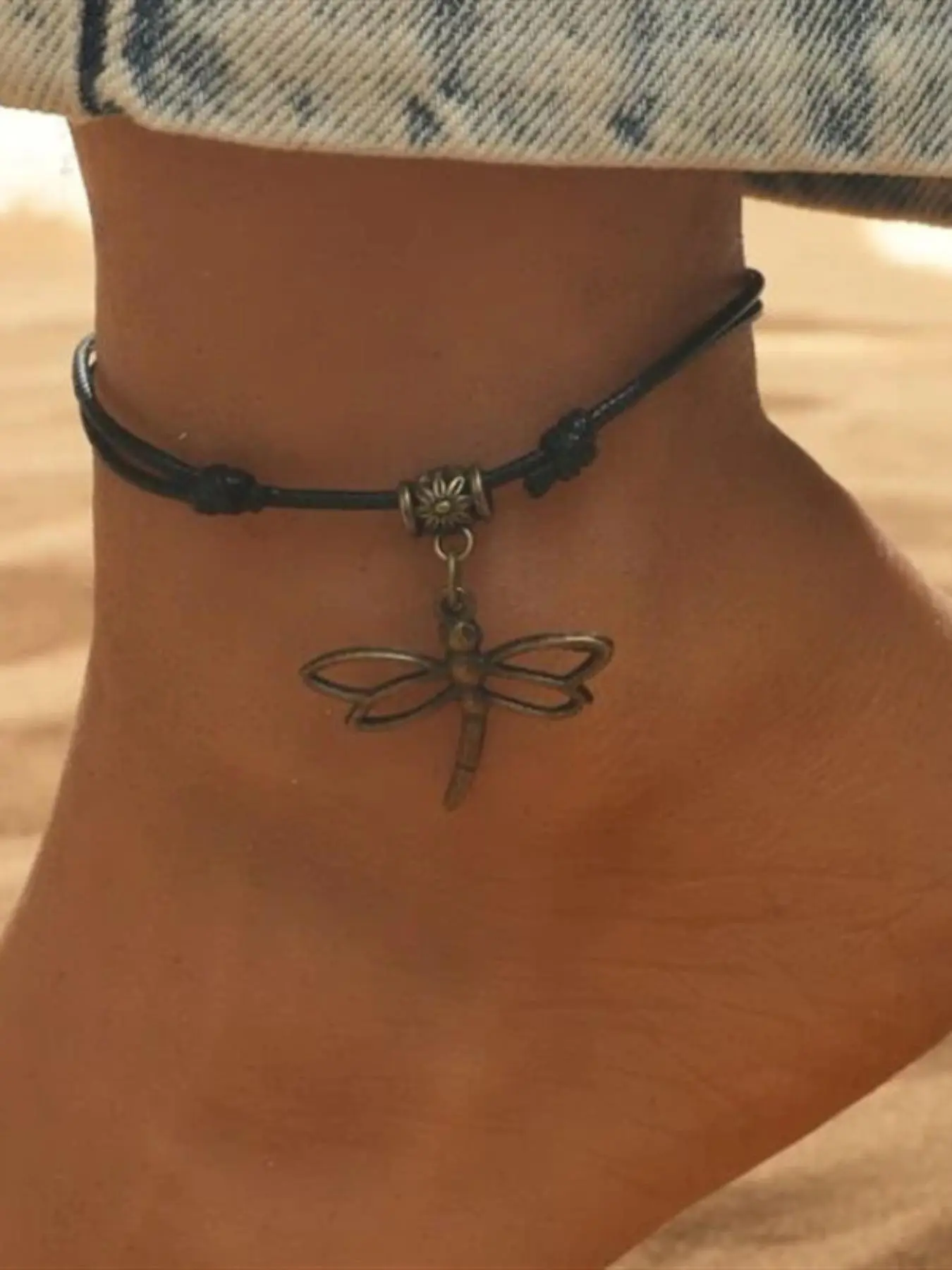 Fashionable Vintage Dragonfly Pendant Leather Rope Women's Beach Anklet, Stylish and Unique Accessory for Summer, Boho Anklet