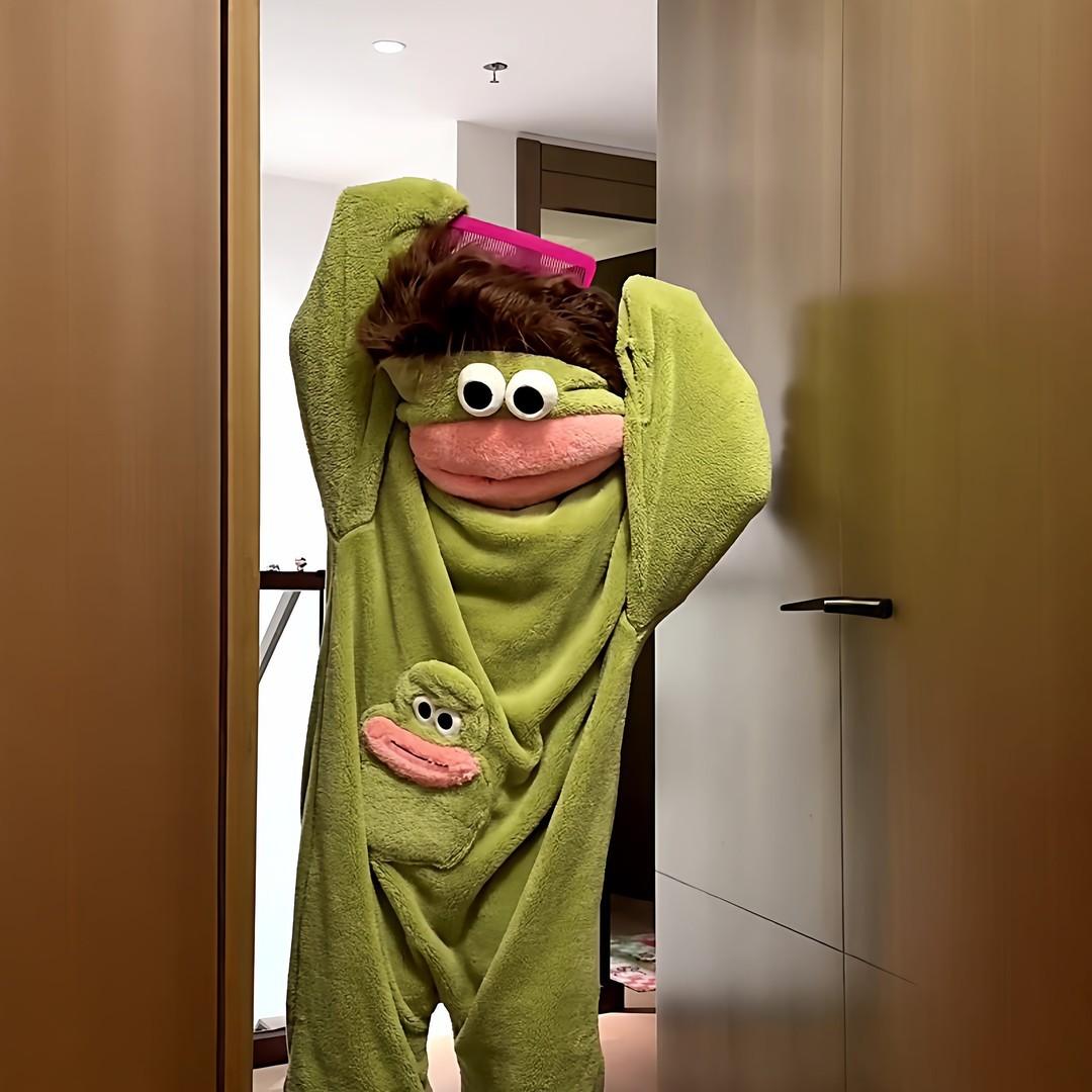 Cartoon Big-Mouth Monster Funny One-Piece Couple Pajamas, Men Women Winter Silly Thickened Coral Fleece Loungewear with Comb