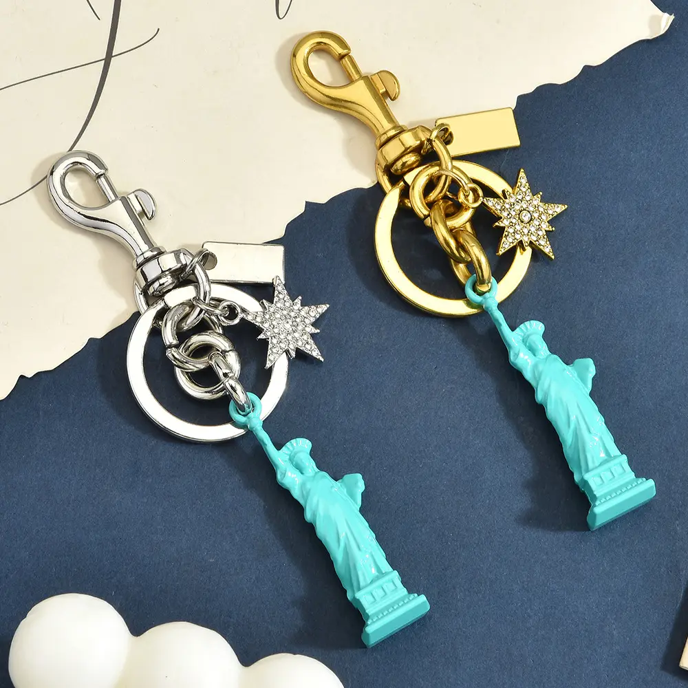 3D Statue of Liberty Keychain Sparkly Rhinestone with Star Charm Aesthetic Metal Bag Charm for Women New York Souvenir Car Key Accessories