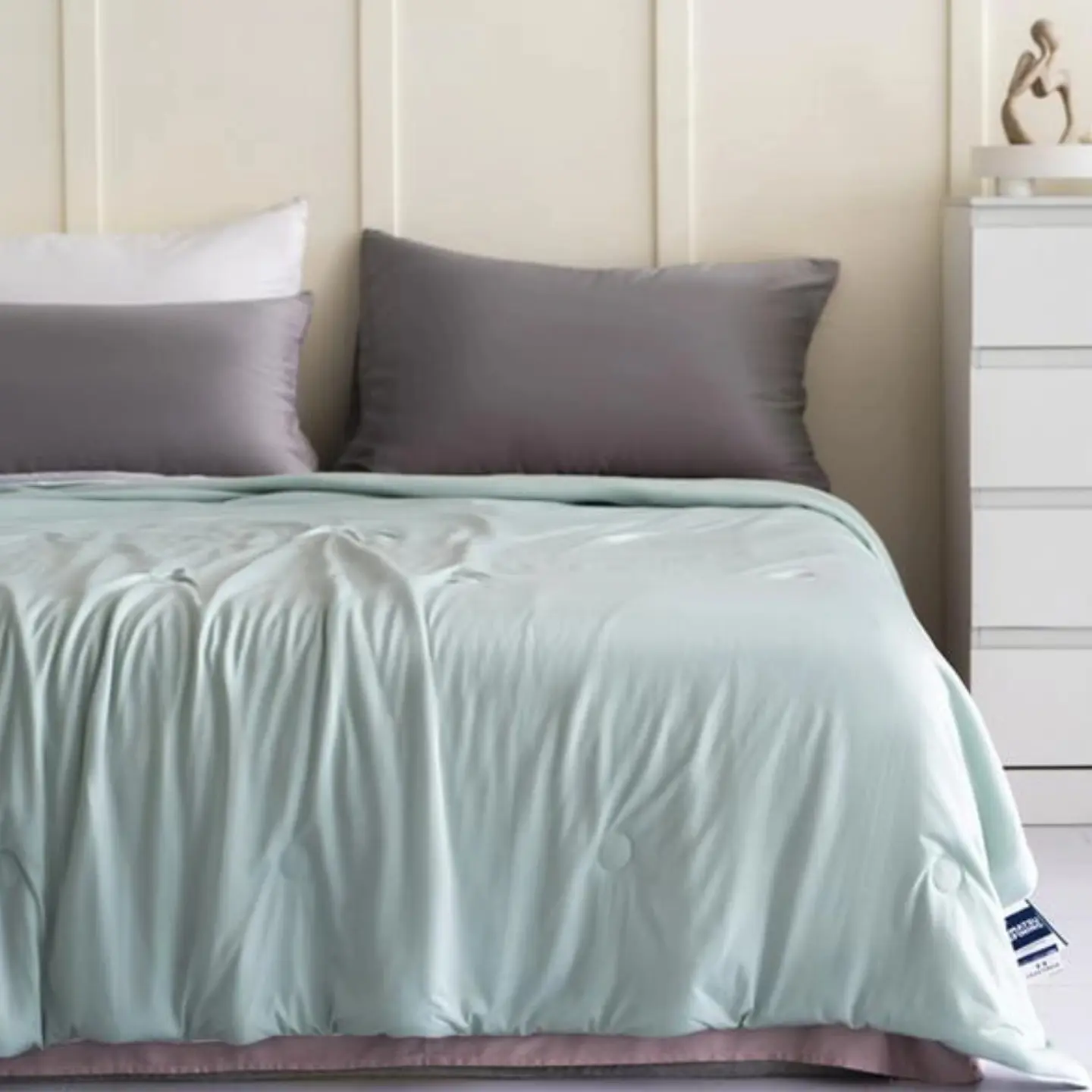 Dual-Color Cool Summer Bedding, Breathable Ice Silk Air Conditioning Blanket, Single/double, Lightweight Skin-Friendly, Ideal for Home & Airbnb