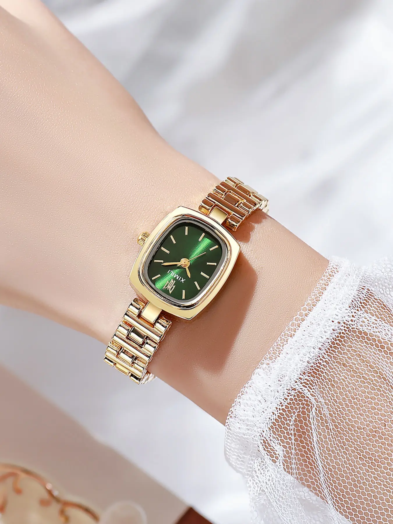 1 small candy ladies' watch, fashionable and suitable for daily wear, stainless steel strap, elegant and luxurious business style ladies' watch, a gift for holidays, parties, anniversaries or for oneself