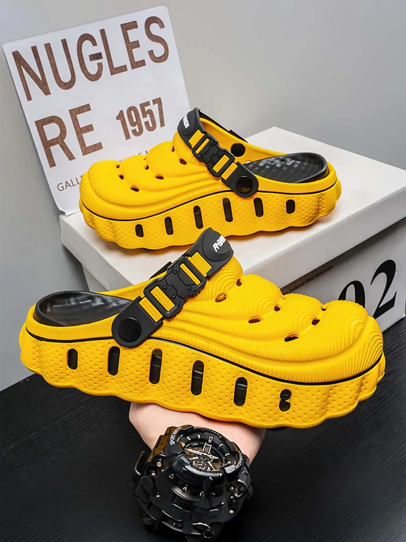 Men's Wavy Textured Platform Clogs with Adjustable Heel Strap, One-Piece Molded EVA Breathable Quick-Dry Closed Toe Slides, Non-Slip Dual-Use Water Sandals for Outdoor, Beach & Daily Commute