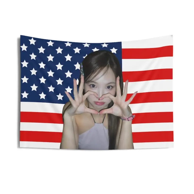 2D Flat - 2D Flat - 1pc 2D Flat Tapestry, Theme Is K-Pop Idol Nayeon, Designed As a Horizontal Concert Banner, Featuring American Flag Pattern And Nayeon'S Image And Name. Perfect for Decorating Fan Rooms, Parties, Dorms