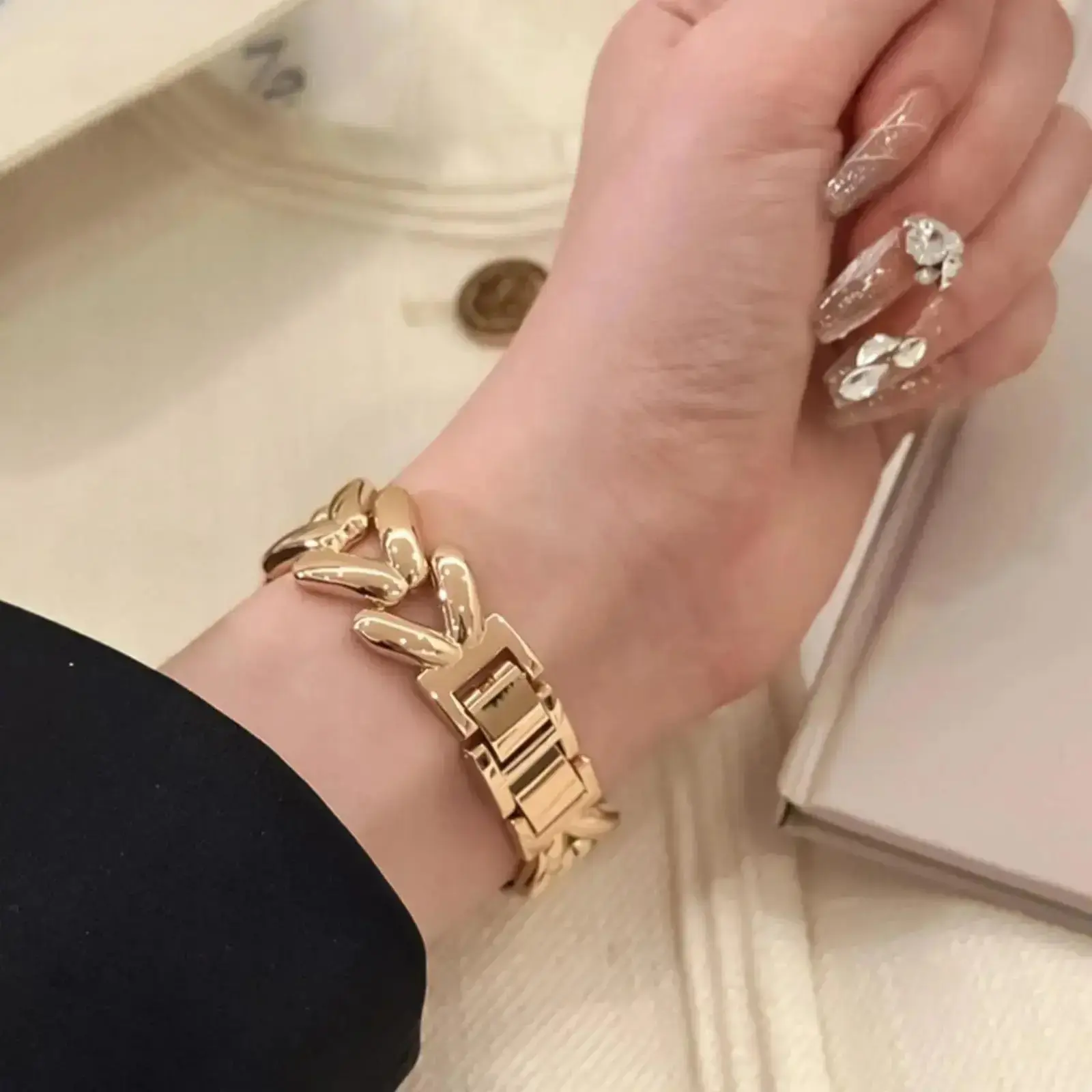V-Shaped Metal Link Watch Strap, Luxury Fashion Band for Apple Watch All Series Ultra SE 1-11