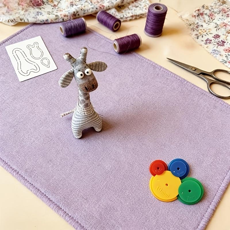 Mini Giraffe Patchwork Brooch Template with 4 tracing needles. DIY Giraffe Pattern Sewing Template, including transfer and auxiliary tracing functions