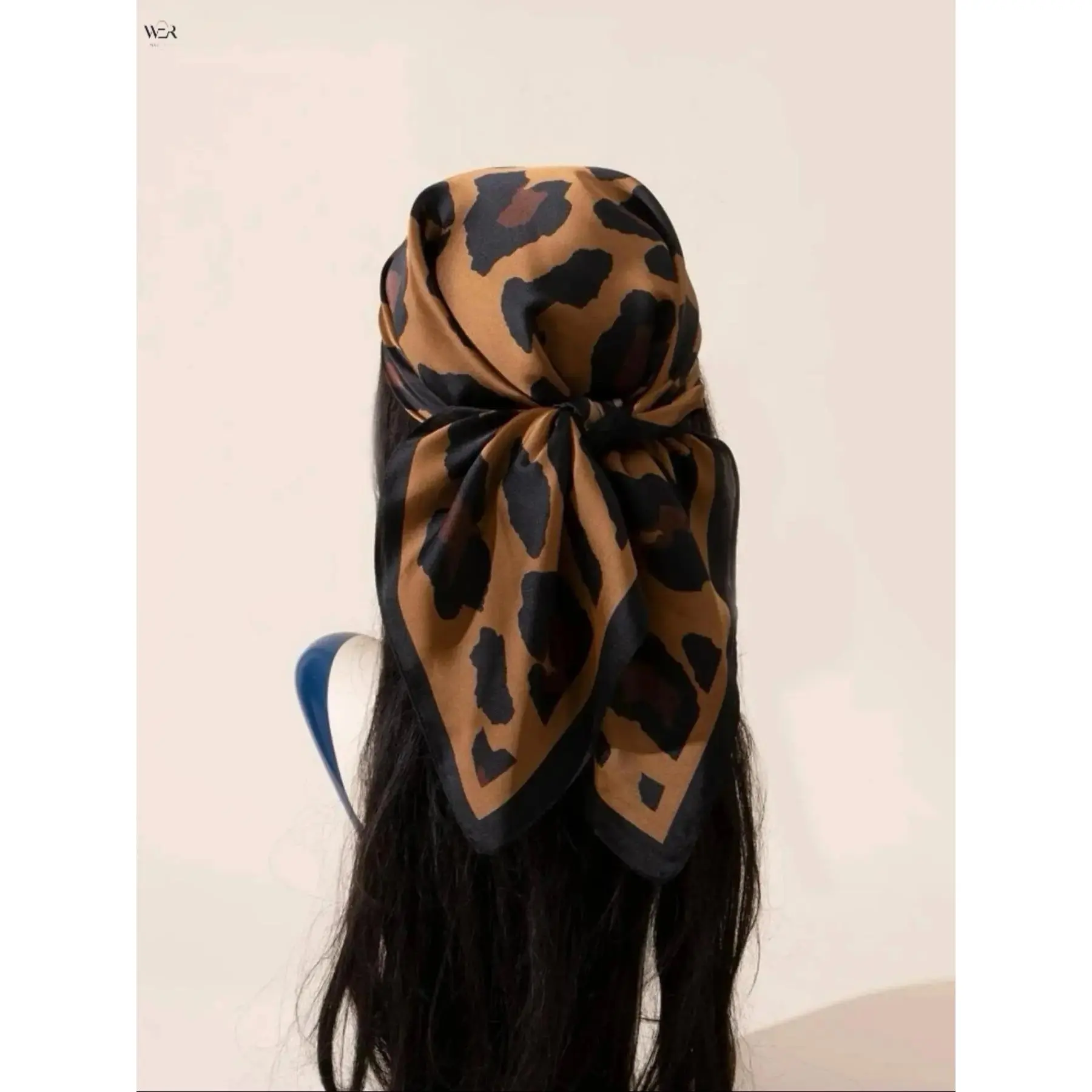 Women's 70x70cm Retro Animal Print Square Satin Scarf - Lightweight Multi-Purpose Accessory for Daily Wear, Travel, Parties (Head Wrap, Neck Bandana, Handbag Accent, Shoulder Shawl), Polyester