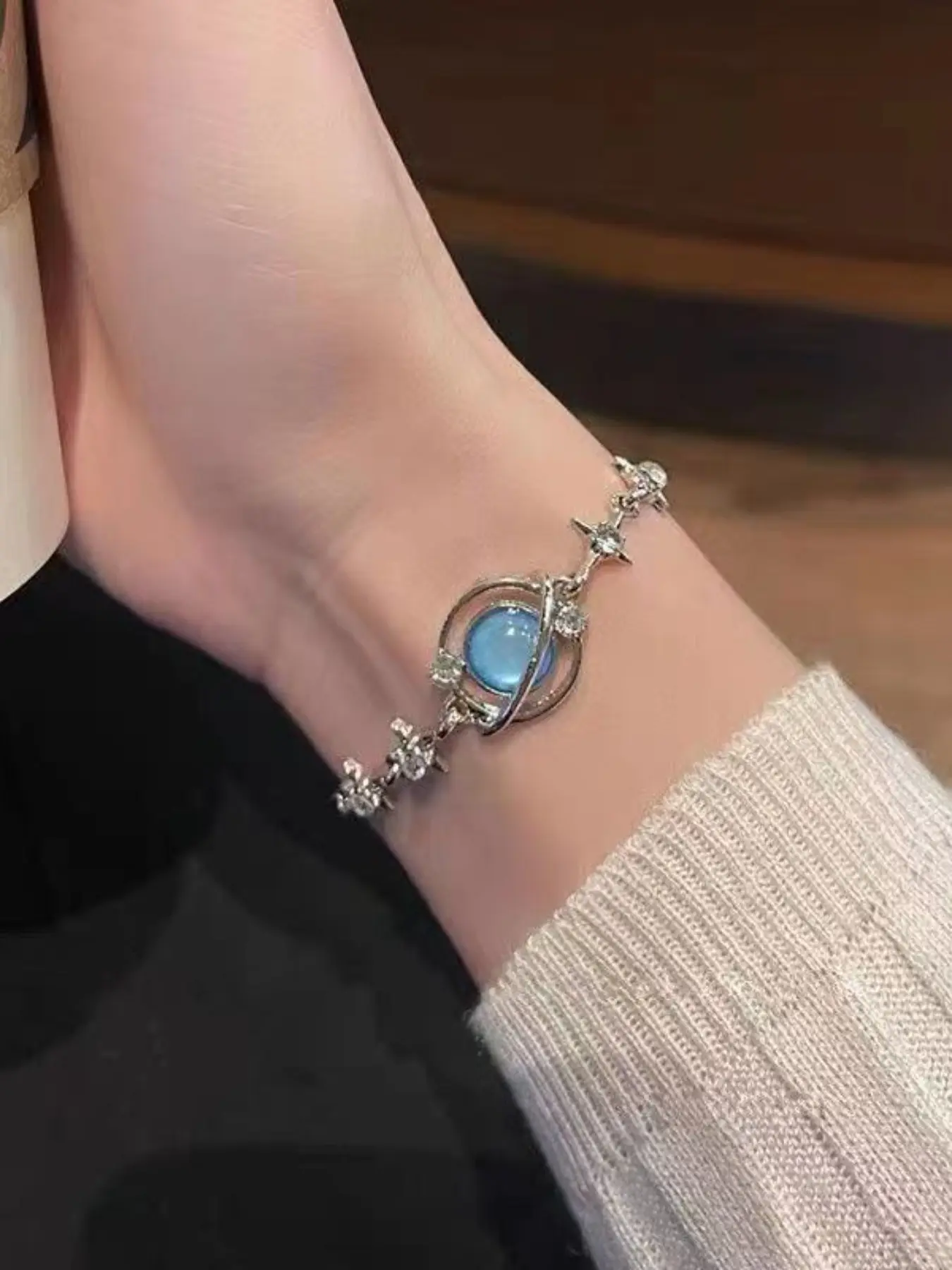 Unique Design Planet Bracelet, High-End Style, Small Batch Women's Bangle, Perfect Match for Friends, Fashion Accessory