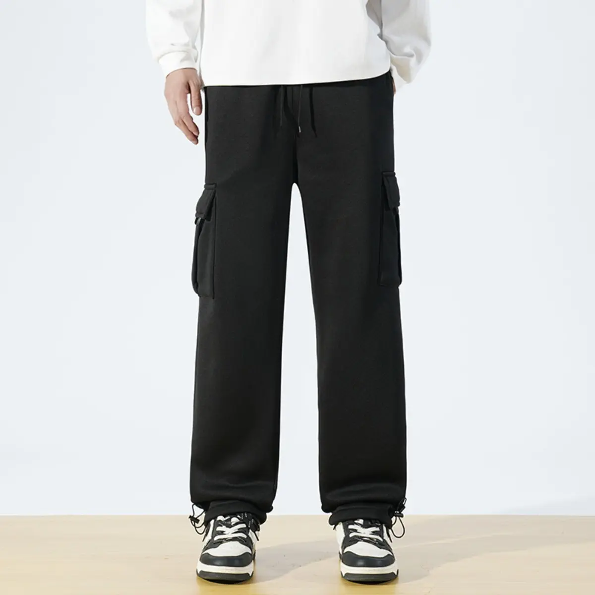 Men's Drawstring Wide‑Leg Cargo Sweatpants, Adjustable Ankle Tie Design, Large Flap Side Pockets, Soft Thick Fabric Loose Straight Casual Trousers, Streetwear Baggy Bottoms for Daily Commute, Outdoor Walking, Travel, Dating and Spring‑Autumn Casual Outfit