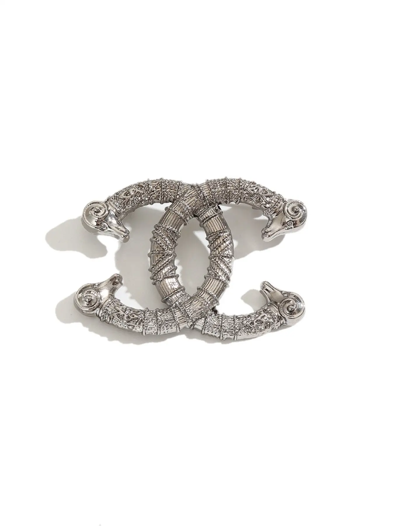 Women's Elegant Brooch Pin, Letter Pattern Design, All-Season Accessory, Perfect for Any, Stylish Fashion Jewelry