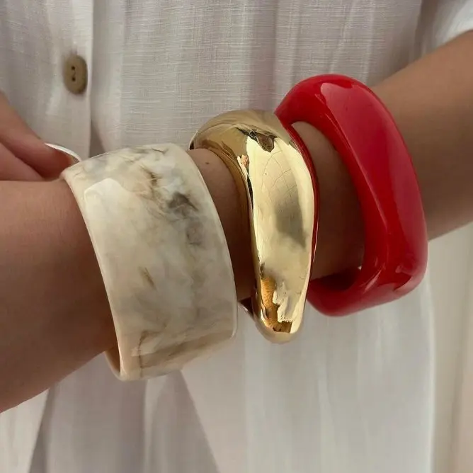 Women's Old Money Aesthetic Chunky Yet Minimalist Gold Bangle - Irregular Sculptural Shape Leather Cowhide Statement Jewelry, Casual Everyday Wear Accessory, Trendy Gift for Her, Bracelet For Women, Daily, Anniversary, Birthday, Comfortable, Clothes, Fema