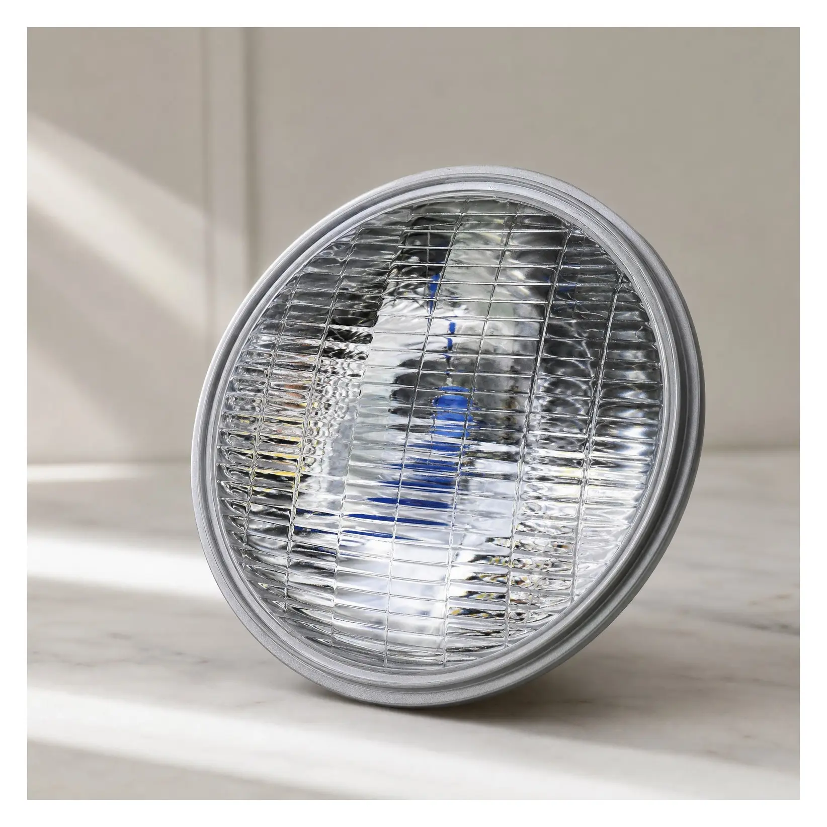 H6024 High Performance Halogen Sealed Beam Headlight, 7" Round, 178mm, 110/130WGift