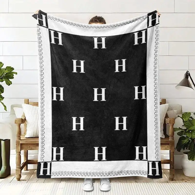 H Letter Pattern Blanket, 1 Count Soft Comfortable Warm Throw, Cool Bedroom Bedding Blankets for Home Office Travel Camping, Letter Print Blanket