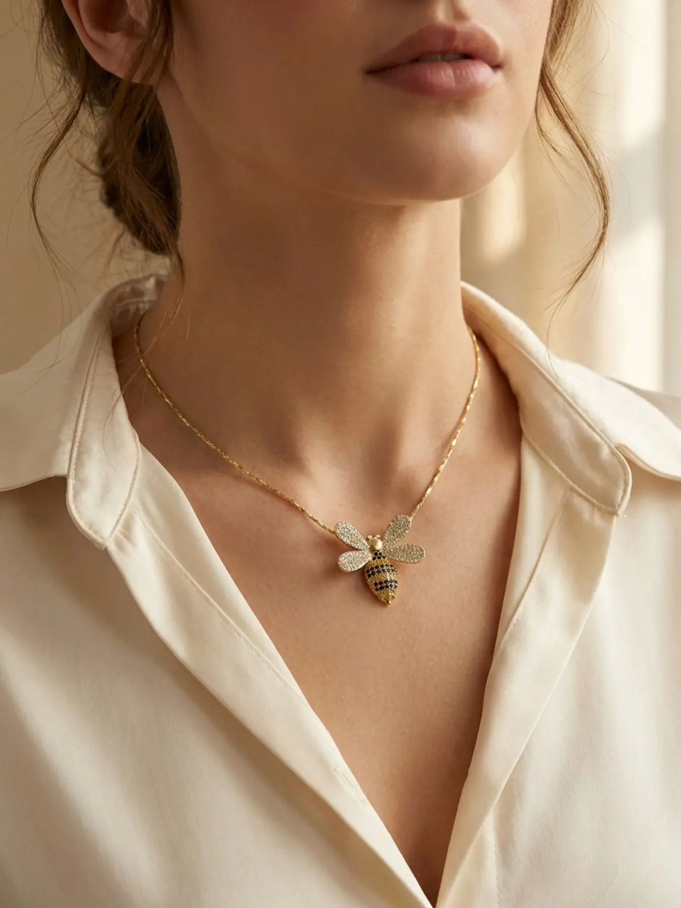 Luxury Bee Pendant Necklace, French Vintage Style, Chain, Zircon, Adjustable Tail Chain, Perfect for Daily Wear, Jewelry Necklace