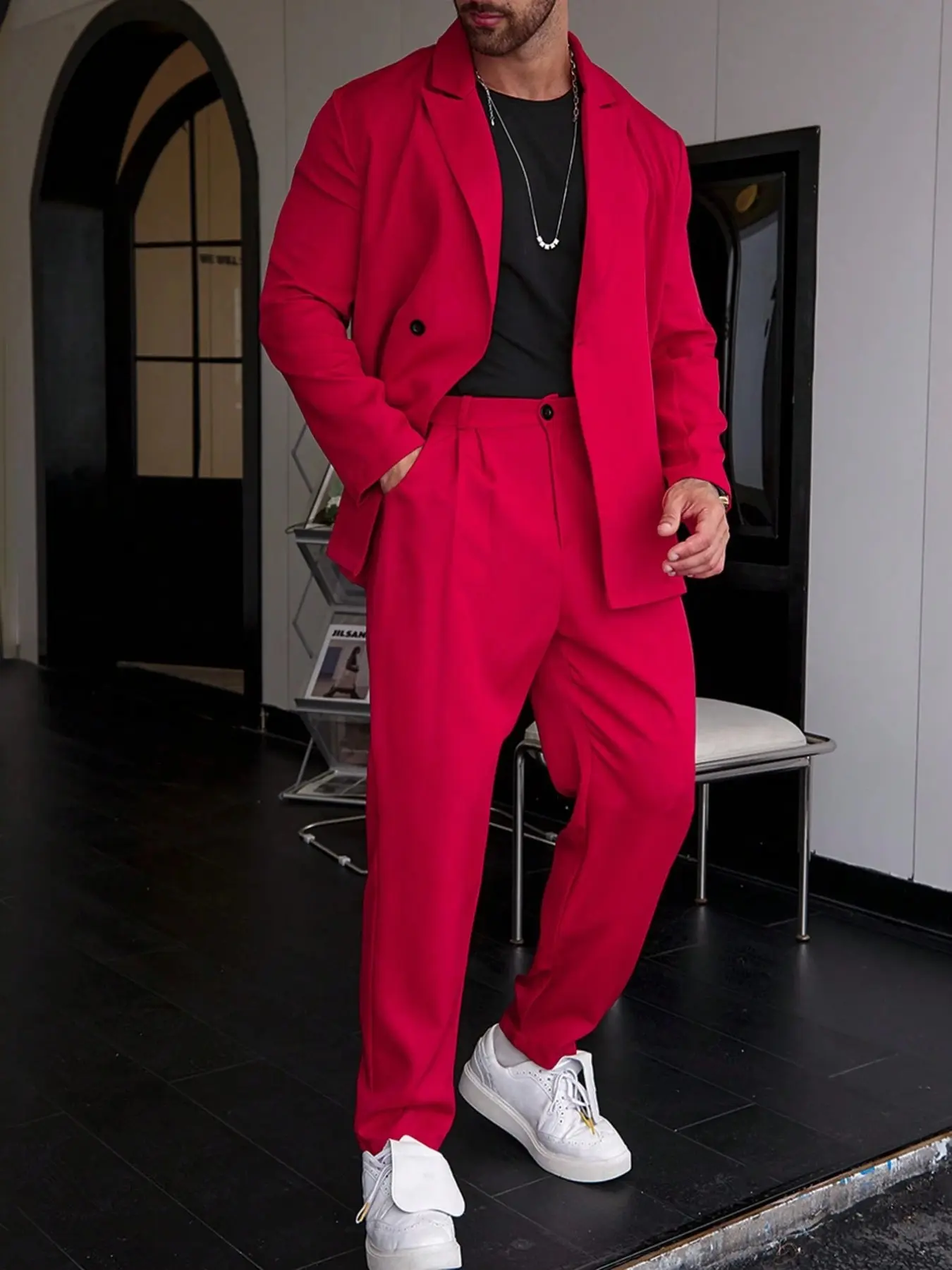 Men's suit set featuring a loose, casual cut suitable for everyday wear; a solid-color Plain blazer suit with a distinctive, stylish street-style aesthetic.