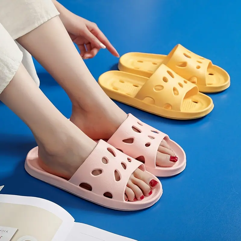 1 Pair of Hollow-Out Unisex Anti-Slip Bathroom Slippers, Soft-Soled Non-Slip Indoor Slippers, Women Shoes