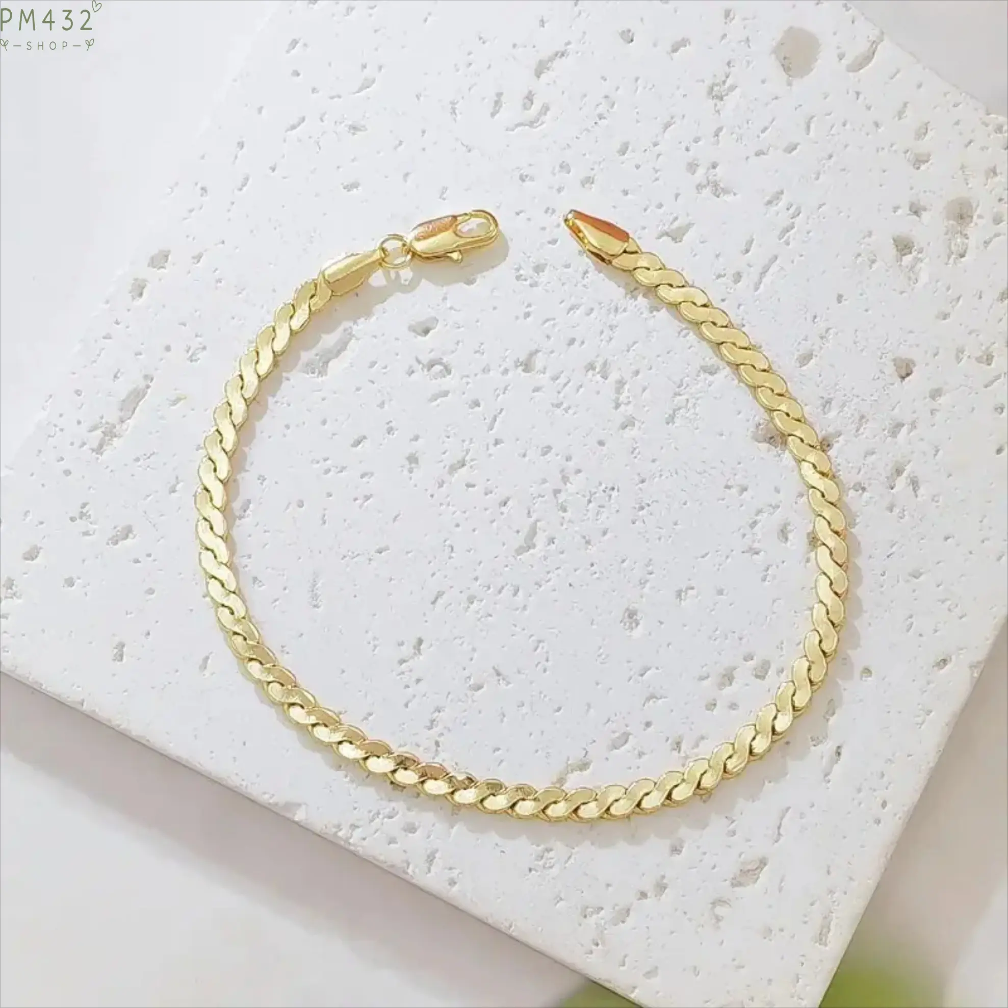 18K Gold Plated Cuban Link Bracelet for Men Women, Flat Curb Chain Wrist Bracelet, Waterproof Dainty Stackable Gold Jewelry, Trendy Minimalist Fashion Bracelet Gift for Birthday, Anniversary & Everyday Wear