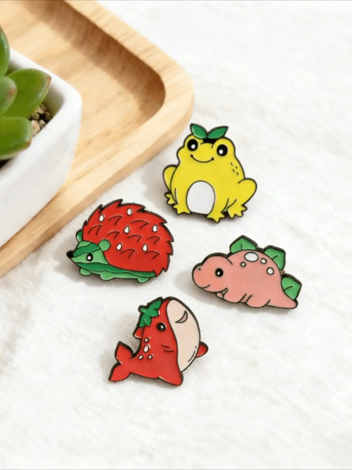 4pcs Kawaii Fruit Animal Enamel Pin Set, Cute Frog Strawberry Hedgehog Dinosaur Shark Lapel Brooch Badge for Backpack Jacket, Perfect Gift for Fruit & Animal Lovers