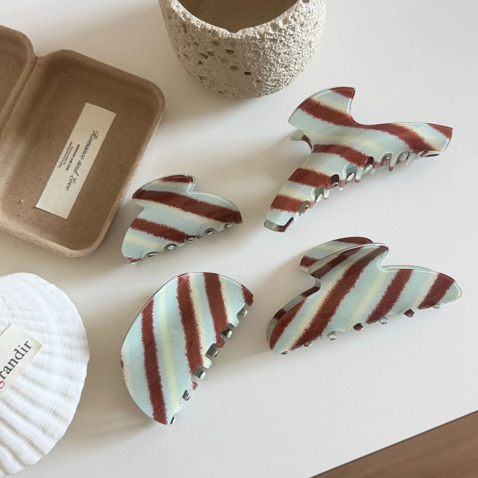 Vintage Striped Acrylic Hair Claw Clips, Retro Contrast Color Jaw Clips, Non-slip Strong Hold Hair Catch Barrettes, Elegant Hair Accessories for Thick Thin Hair Daily Shower Commute Hairstyle