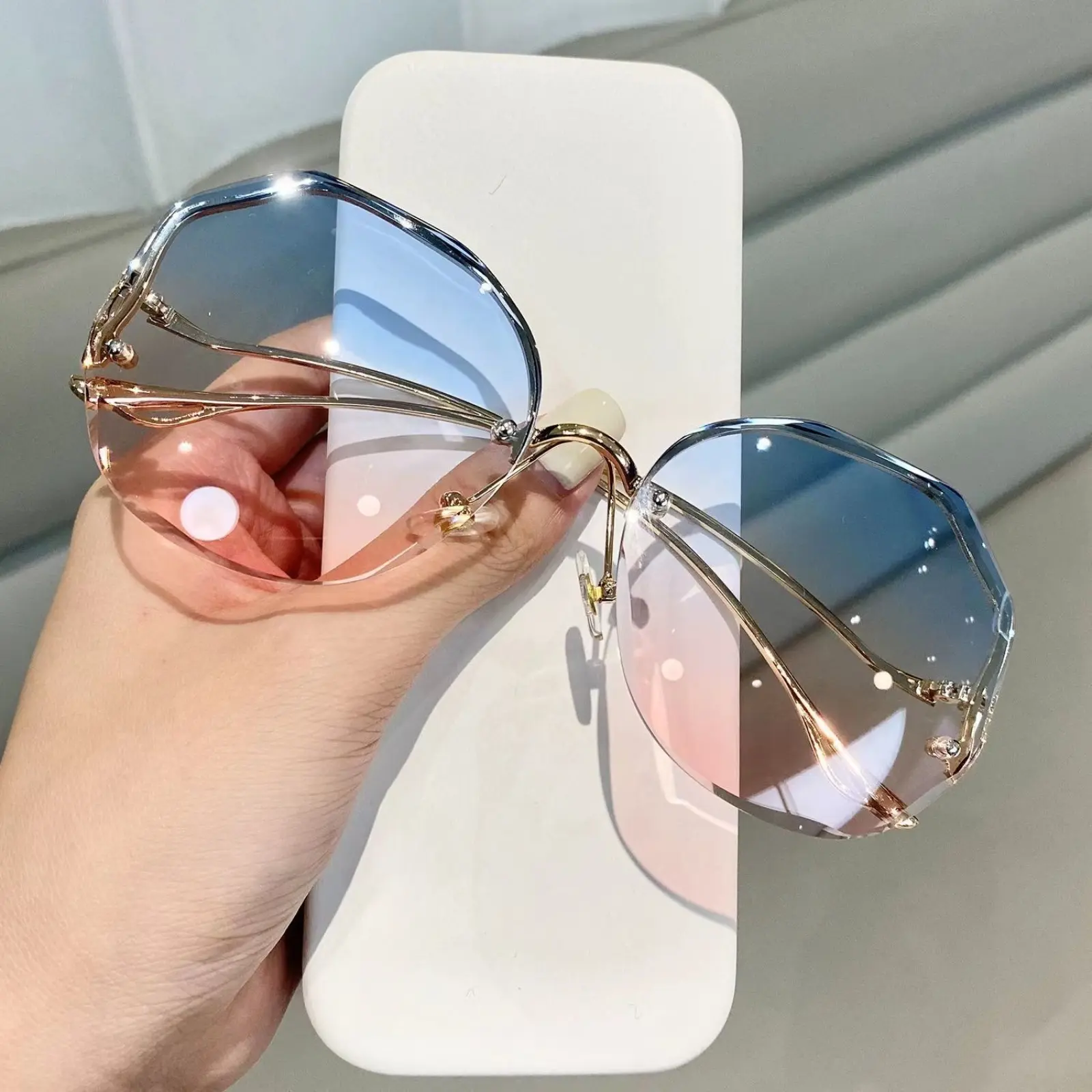 Oversized Polygon Rimless Sunglasses for Women, Fashion Metal Frame with Gradient Lenses & Case, UV400 Sun Protection, Female, Beach, Oversized Shades, Polygon Metal Frame, Uv400 Goggles, Geometric Metal Sunglasses