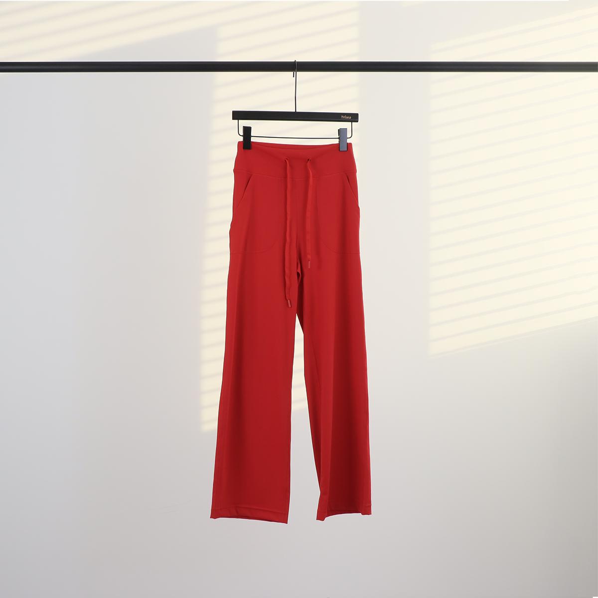 LULU Elegant Women's Straight-Leg Pants: A flattering, tailored fit perfect for both athletic and casual occasions, suitable for all seasons, and expertly crafted.