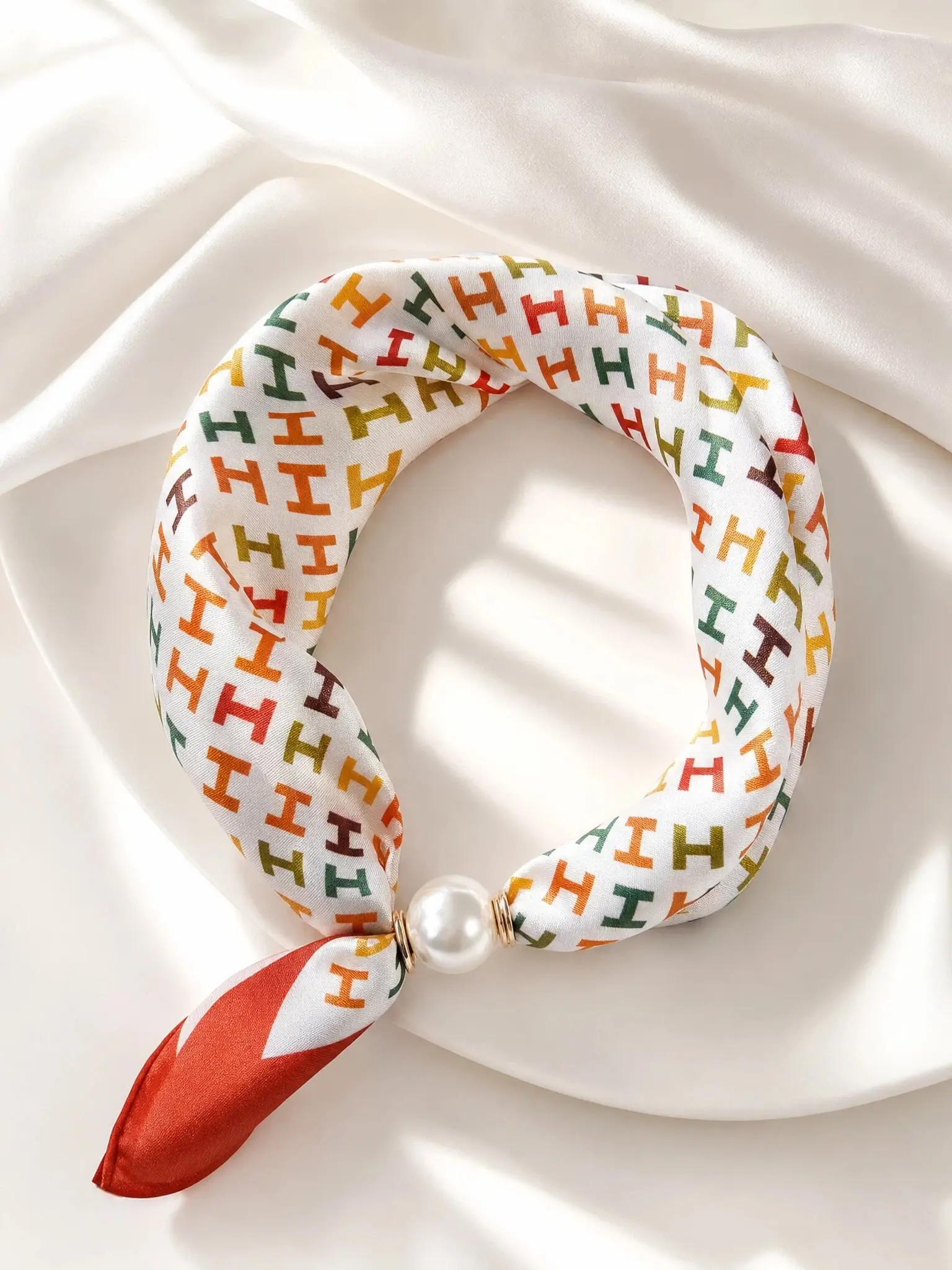 Pearl Magnetic Clasp Necklace Scarf, Colorful Letter H Pattern Pendant, Soft Comfortable Wrap, Fashion Accessory, Casual Versatile, All Season Shawl