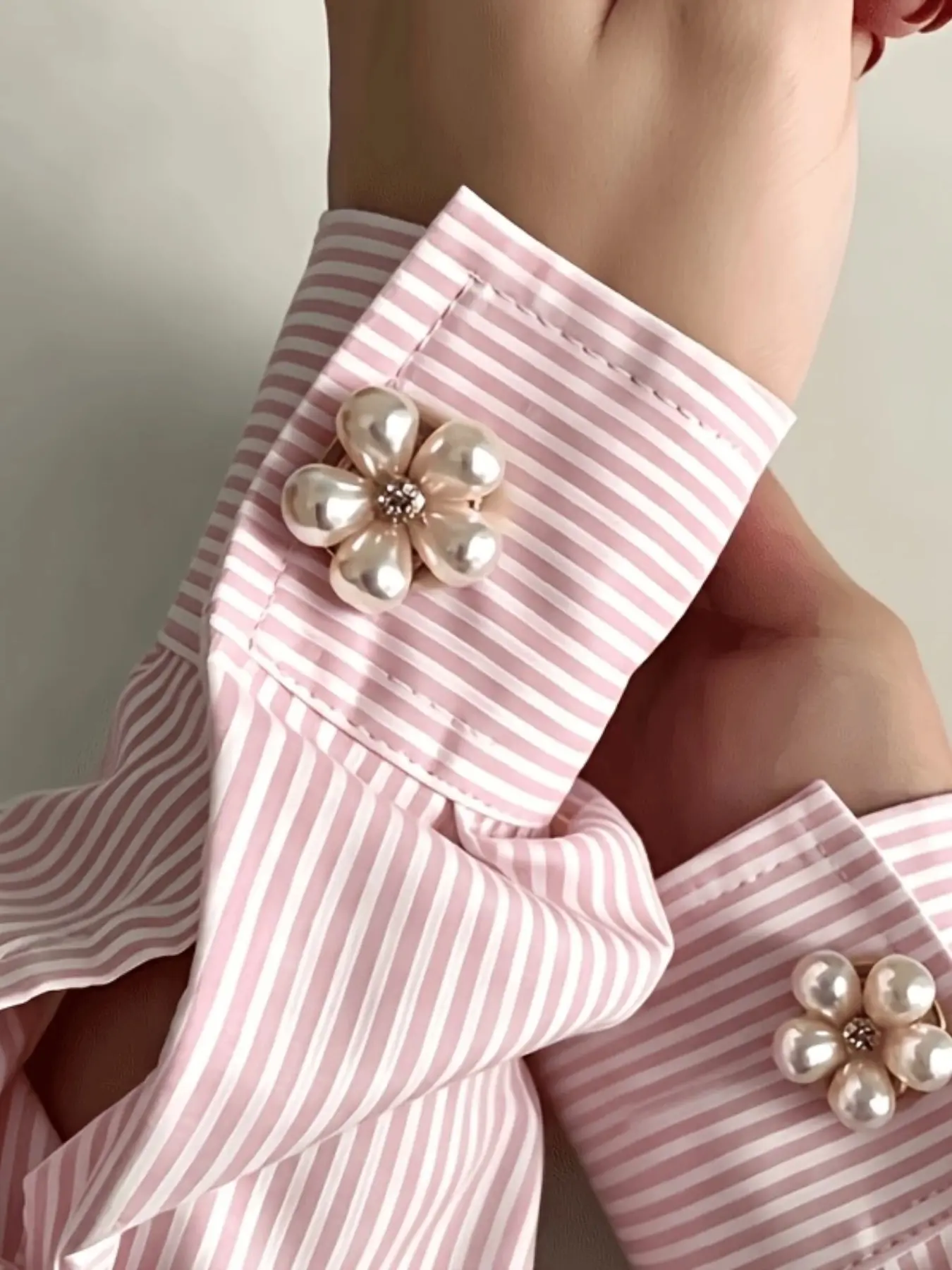Two-Piece Button Covers Set, Elegant Design for Women's Blouses and Dresses, Fashionable and Simple Look, Perfect Accessory for Stylish Flower Accessories