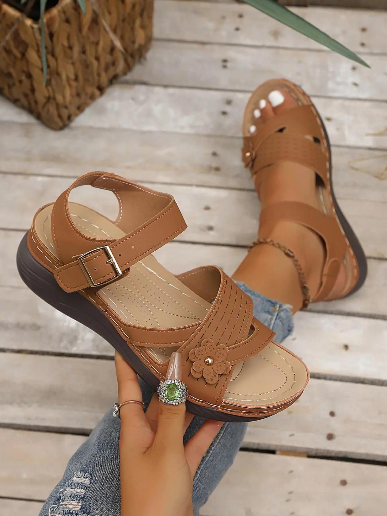 Summer New Floral Decor Cross Strap Flatform Sandals, Adjustable Metal Buckle, Lightweight Anti-Slip, Casual Outdoor Shoes for Women