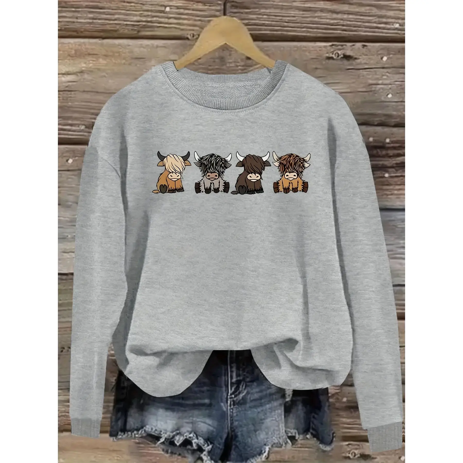 Cute Highland Cows Graphic Sweatshirt, Women Casual Crew Neck Long‑Sleeve Pullover, Funny Farm Animal Print Tops, Loose‑Fit Relaxed Fall Winter Outfit, Soft Everyday Casual Sweatshirt, Cow Lover Gift Shirt