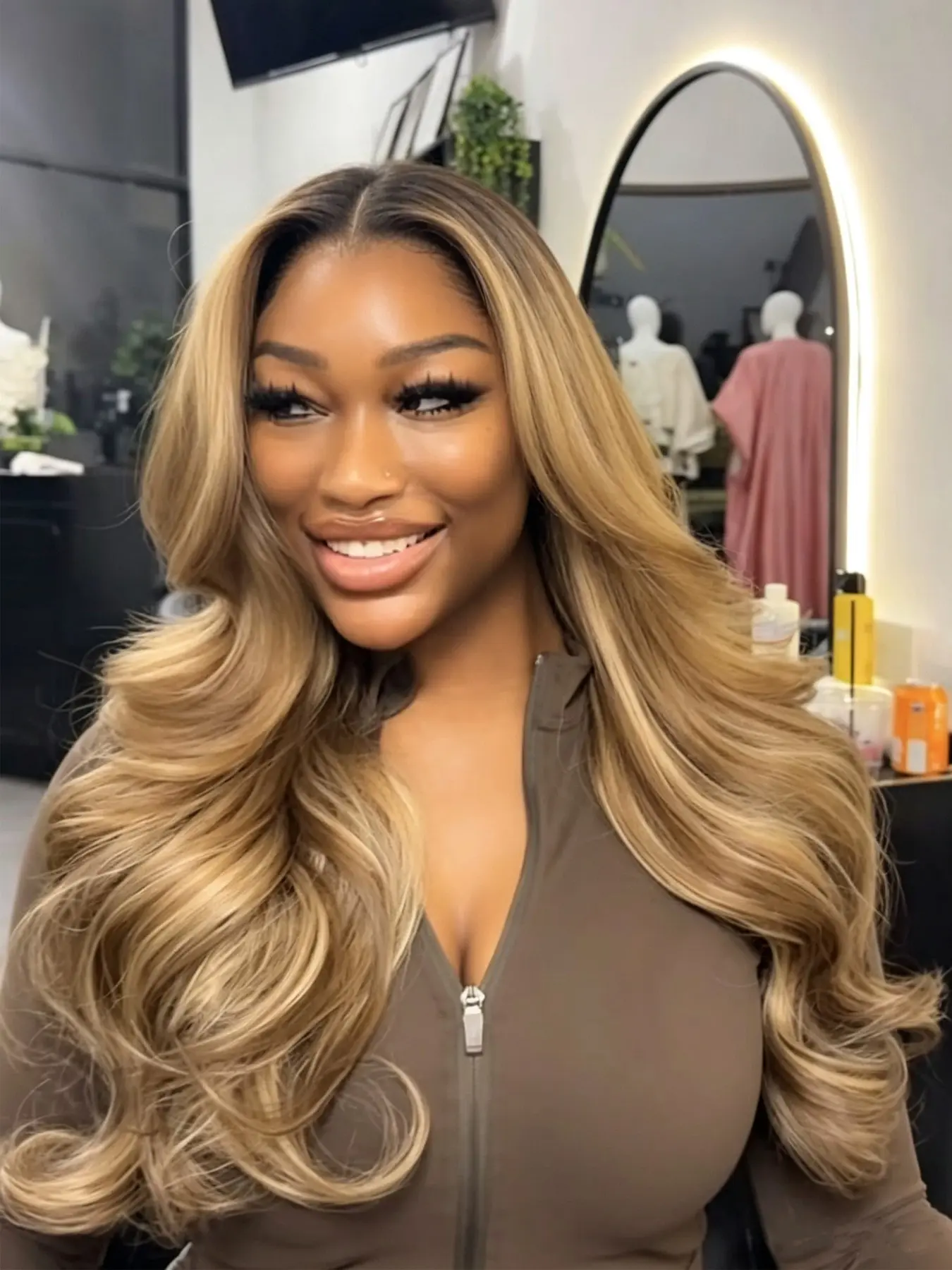 28Inch T-part Lace Front Wig Ombre Blonde Body Wave Wig for Women, Black Roots to Honey Blonde Loose Wave Synthetic Hair Pre Plucked Pre Cut Soft Middle Part Wavy Glueless Wig with Hairline Wavy Synthetic Wigs