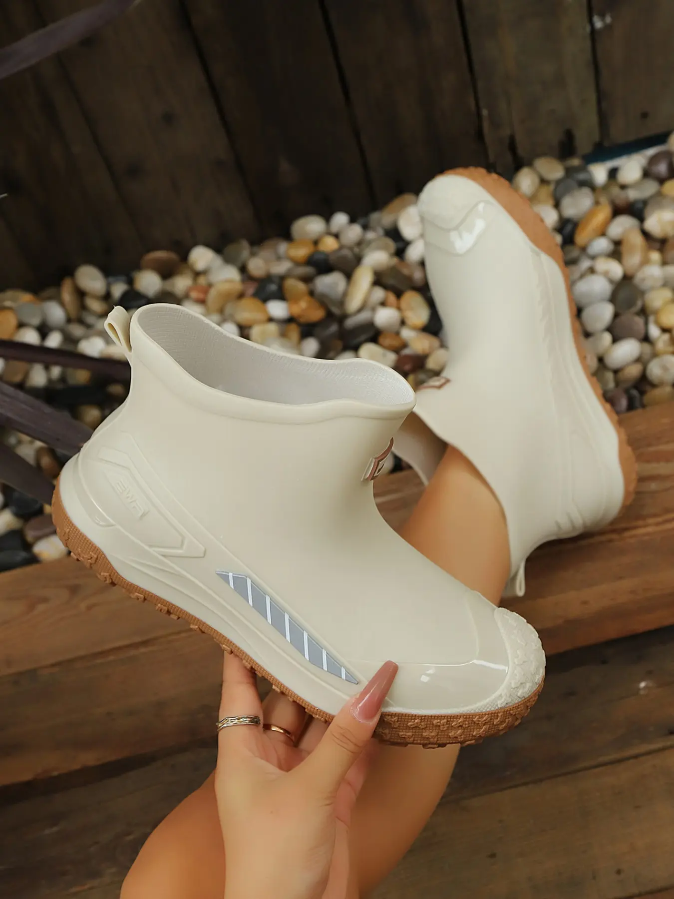 Women's Short Rain Boots, Thickened Anti-Slip Rubber Sole, Waterproof Lightweight Durable, Ideal for Car Washing, Fishing, Grocery Shopping, Water Activities