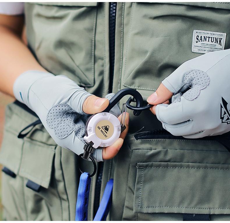 Outdoor 3-in-1 Retractable Keychain with Steel Wire – Carabiner, Magnetic Lock, Multi-Purpose for Hiking, Camping, Fishing & Commuting