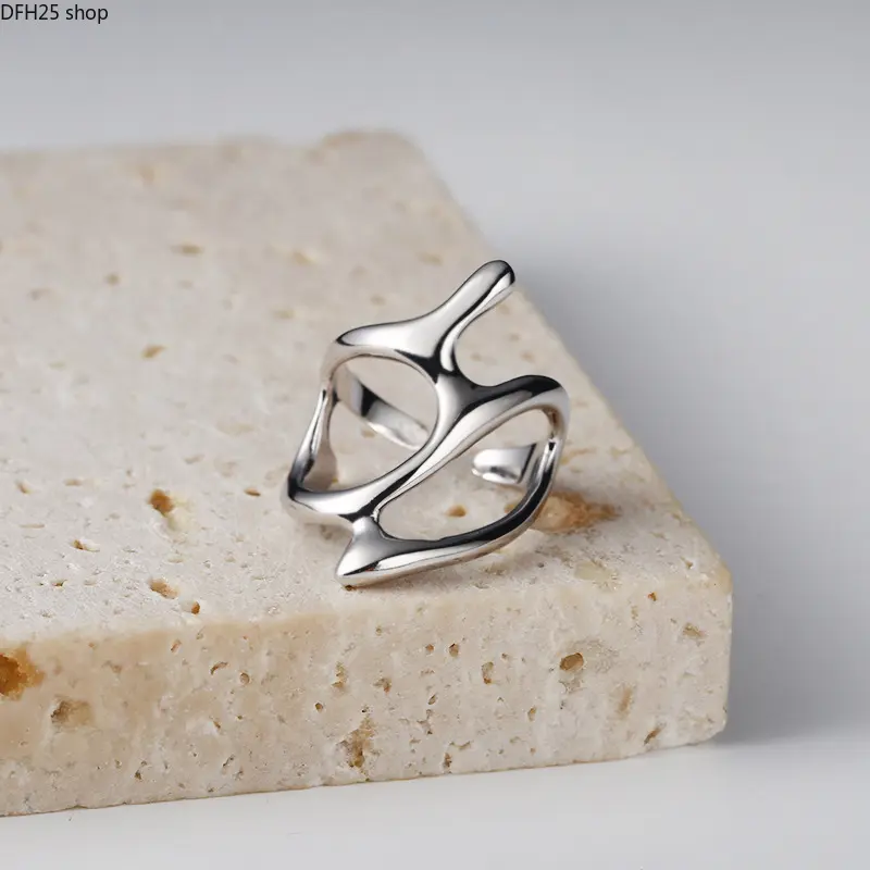 Irregular Geometric Statement Ring for Women, Silver Tone Openwork Metal Finger Jewelry with Sculptural Design for Daily Wear and Street Style