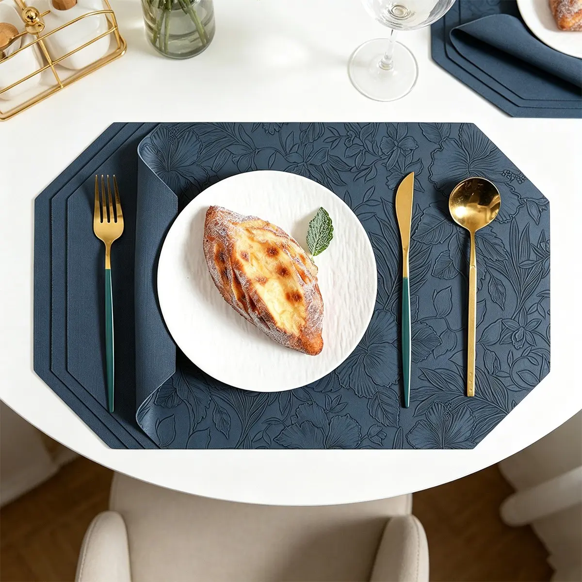 Placemats Set of 4, Household Placemat Faux Leather Stylish Waterproof and Heat Resistant, Washable Anti-Slip Table Mats, Wipeable for Indoor & Outdoor Use