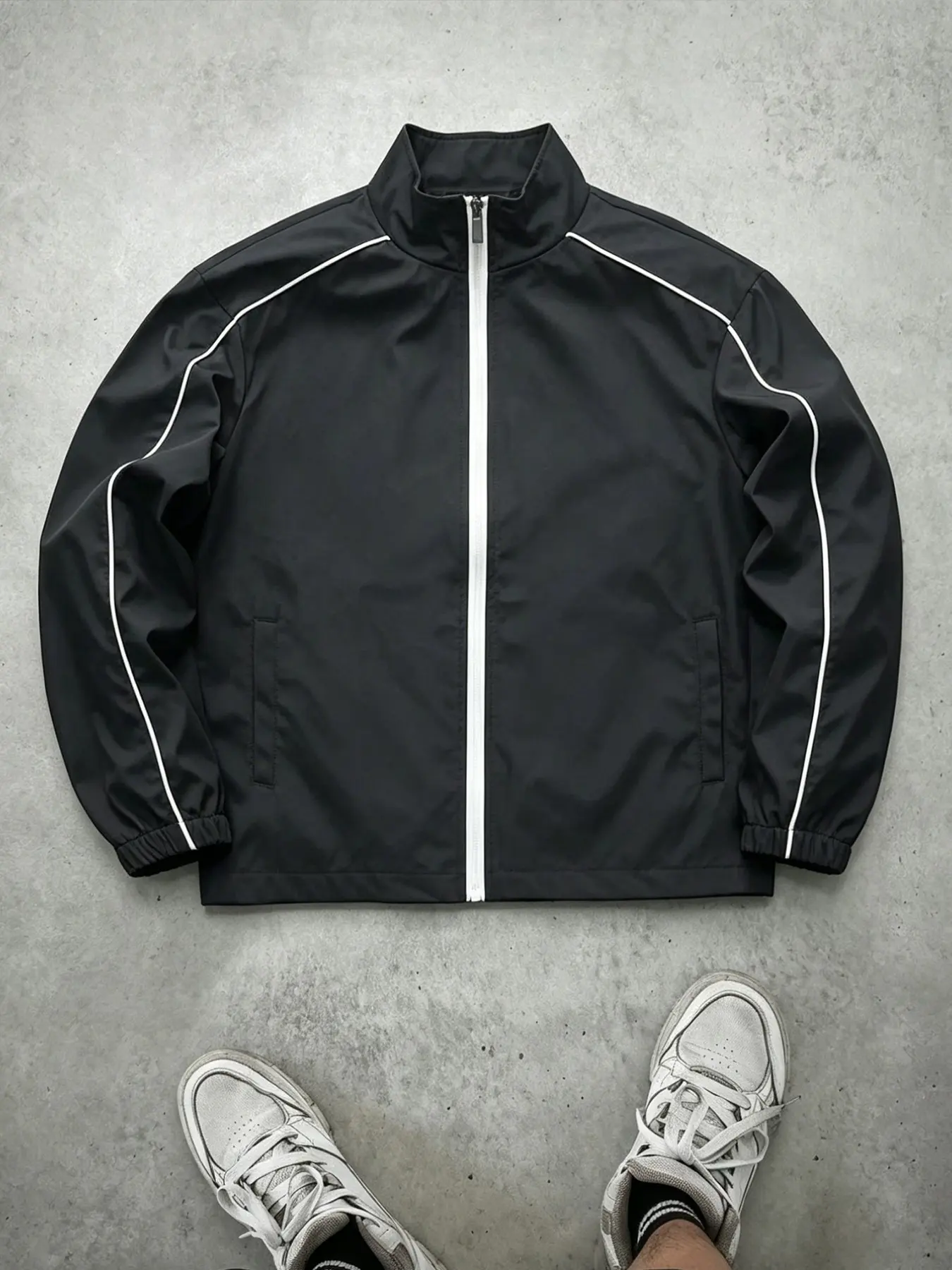 Men's contrasting spliced stand up collar jacket, black and white spliced jacket jacket, windbreaker retro windproof sports jacket, street hip-hop casual jacket, daily running sports chest niche autumn and winter windproof top