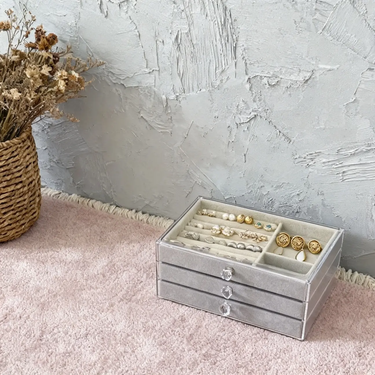 1 piece desktop three-layer acrylic makeup storage box. Multi-functional compartmentalized storage box. The upper part has a lipstick slot. The lower part has a double-layer multi-compartment drawer. The interior is lined with fabric.