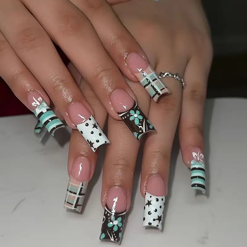 24pcs Y2K style square press on nails featuring black-and-white color-blocking, french tip, blue floral prints, checkered patterns perfect for girls’ parties, music festivals, and everyday accessories Artificial Nails