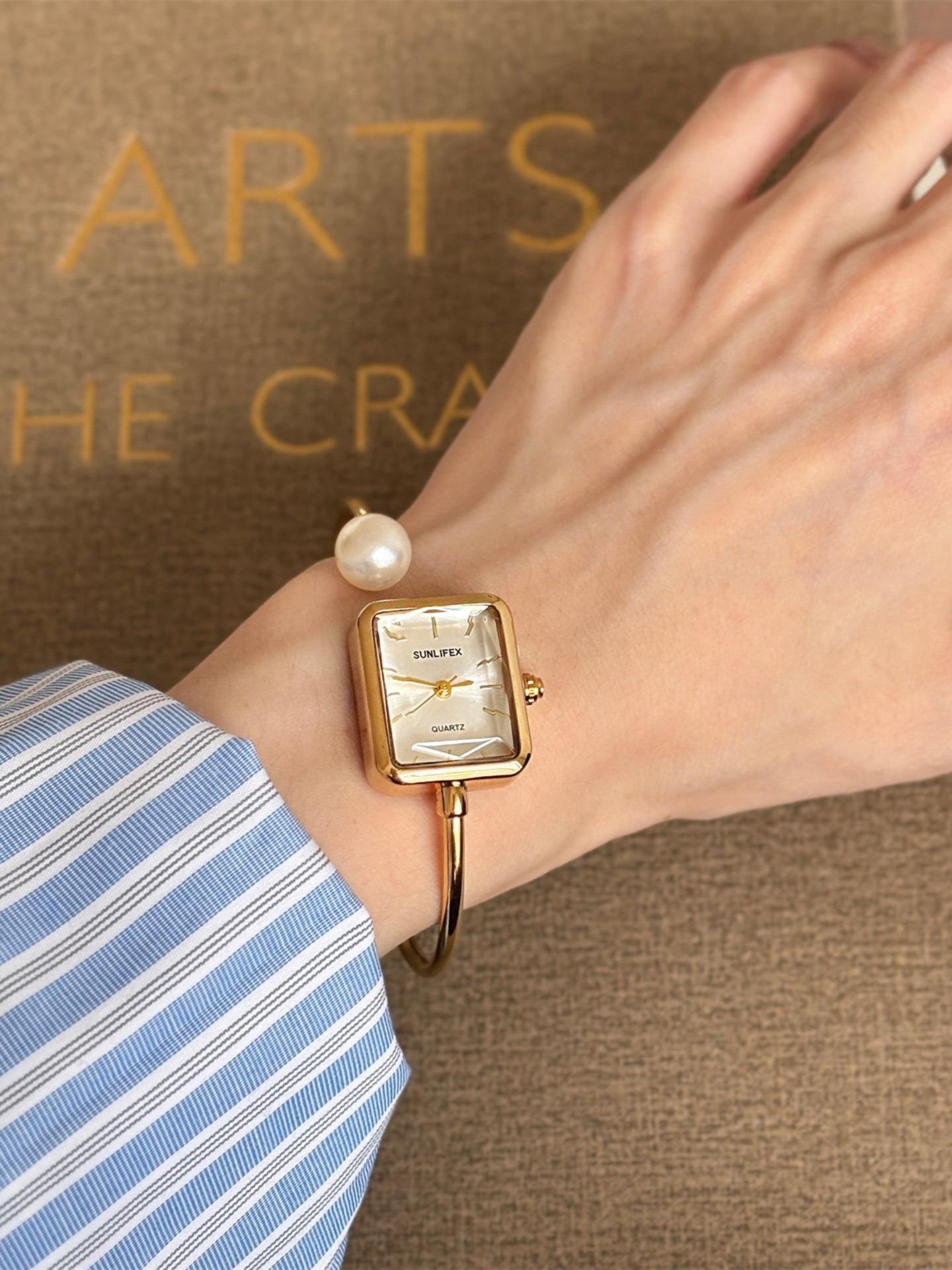 Women's Elegant Silver Color Quartz Watch, Rectangle Dial, Mineral Glass, Buckle Closure, Perfect Gift for Fashion Women