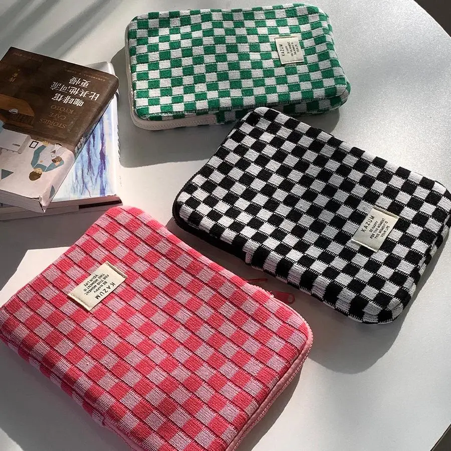 Black and White Retro Checkerboard Knitted Laptop Sleeve - Ethnic-Inspired Ins Style Protective Cover for 10 to 14 Inch Notebooks/Tablets, Portable All Seasons Bag for Back to School Haul & Daily Commutes (Bestie Gift Option)