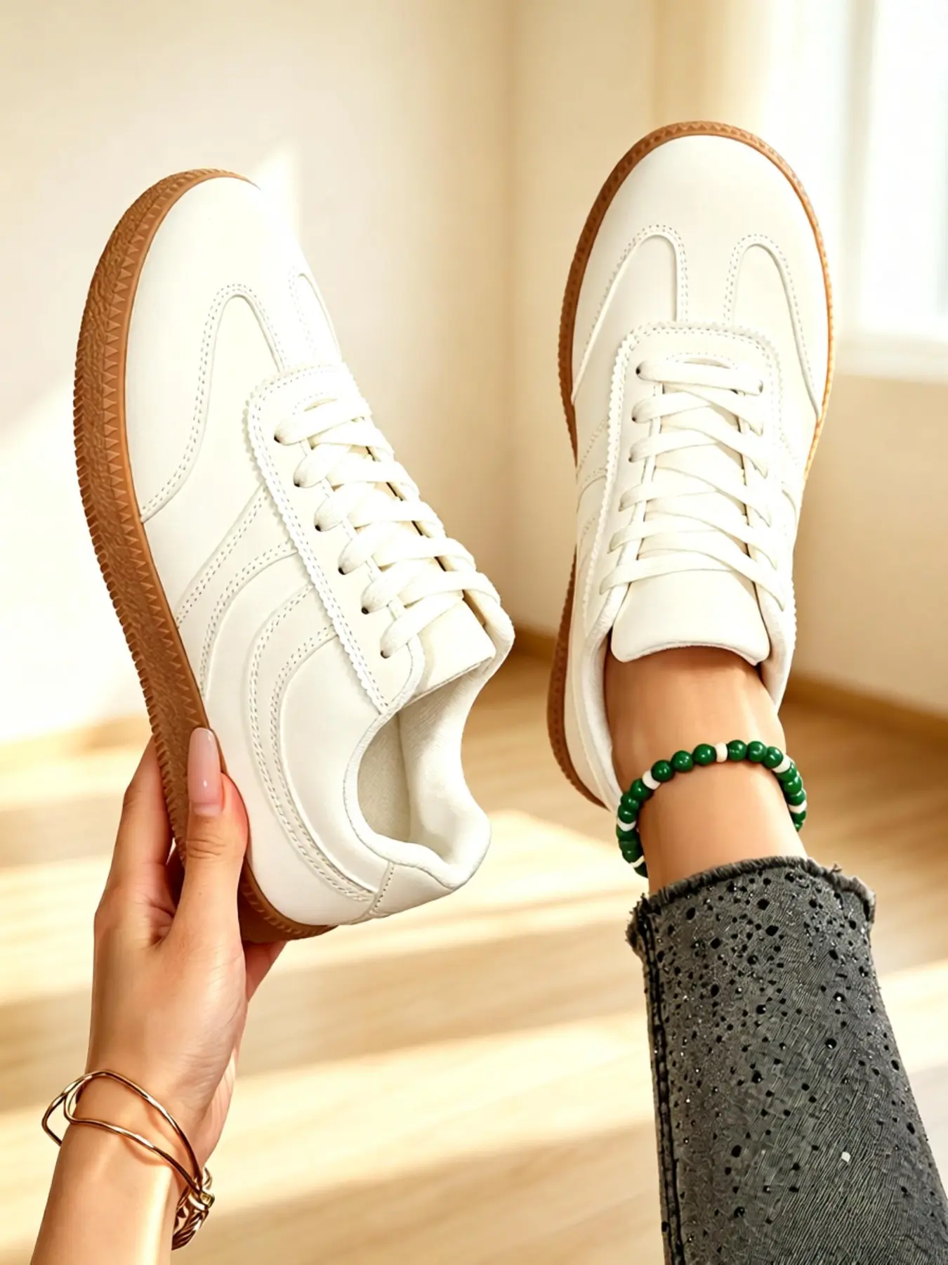 Girls' Solid Color Lace-Up Sneakers, Low Top Shoe, Casual Comfortable Breathable Walking Training Shoes, Versatile Retro Sports Footwear for Daily Use