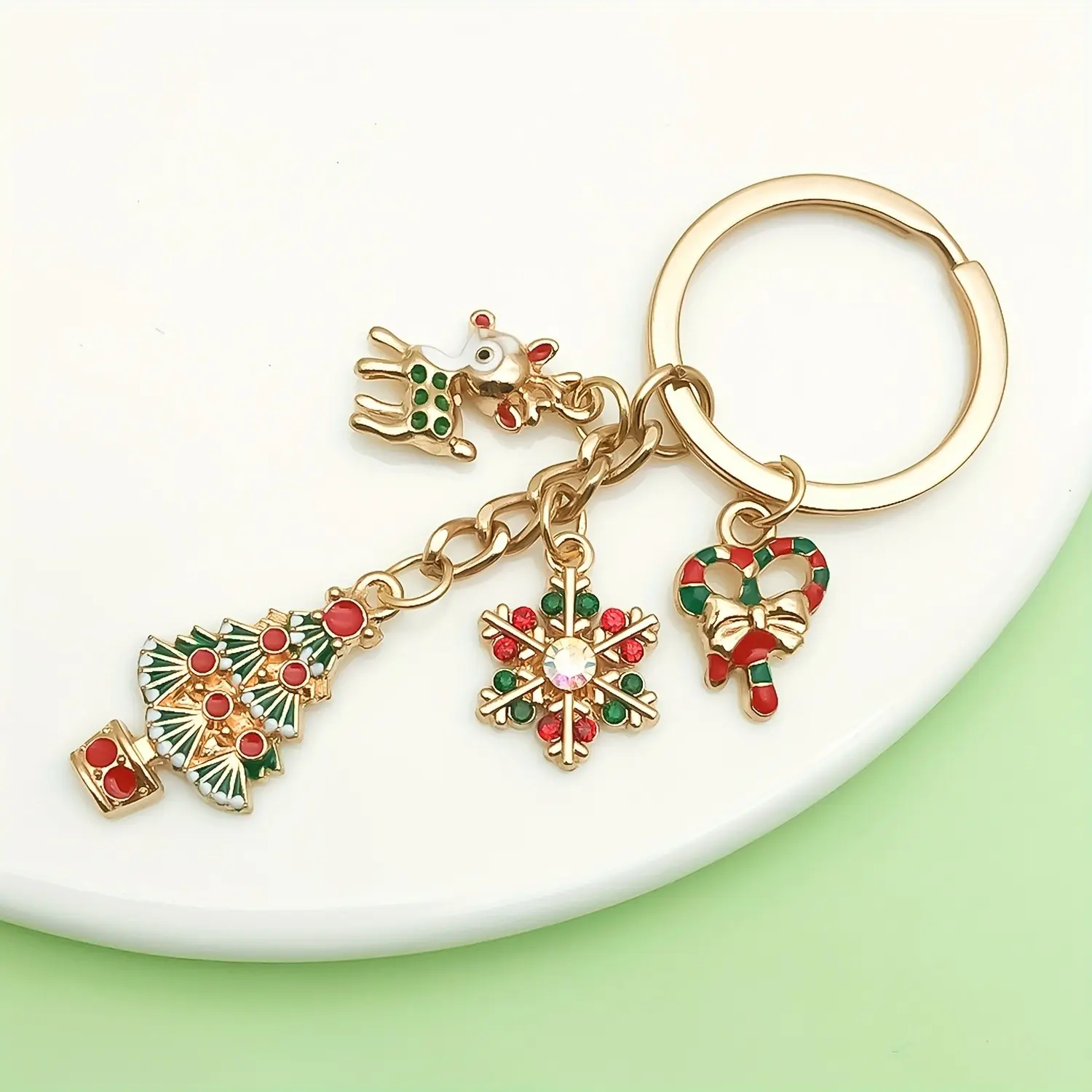 Christmas Enamel Pendant Keychain, Cute Snowflake, Santa Claus, Christmas Tree Design, Perfect Gift for Loved Ones, Holiday Decoration