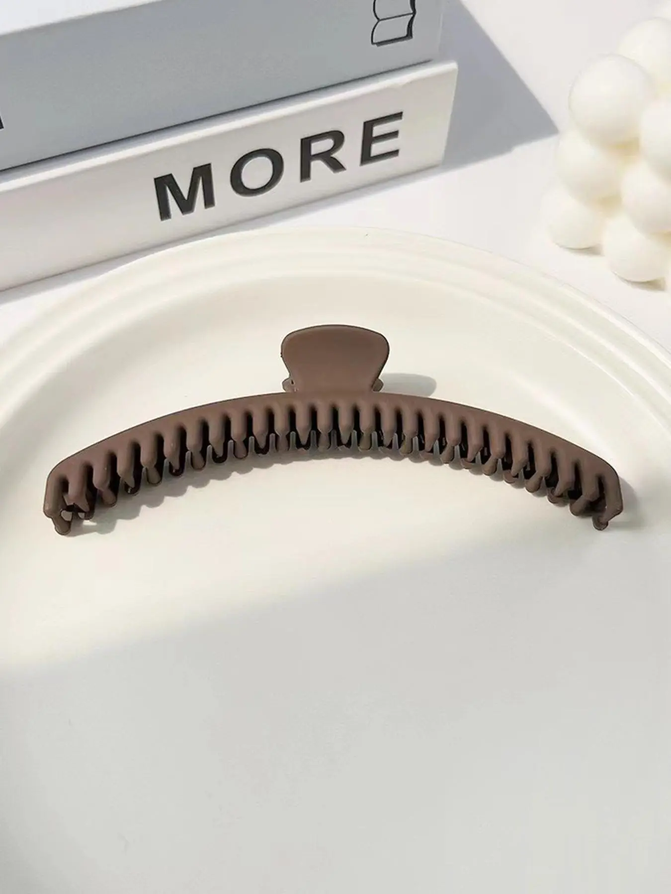 Matte Solid Color Shark Hair Claw with Dense Teeth, Secure Grip for Thick Hair, No Slipping, Vintage Elegant Trendy Jaw Clip for Updo Hairstyles