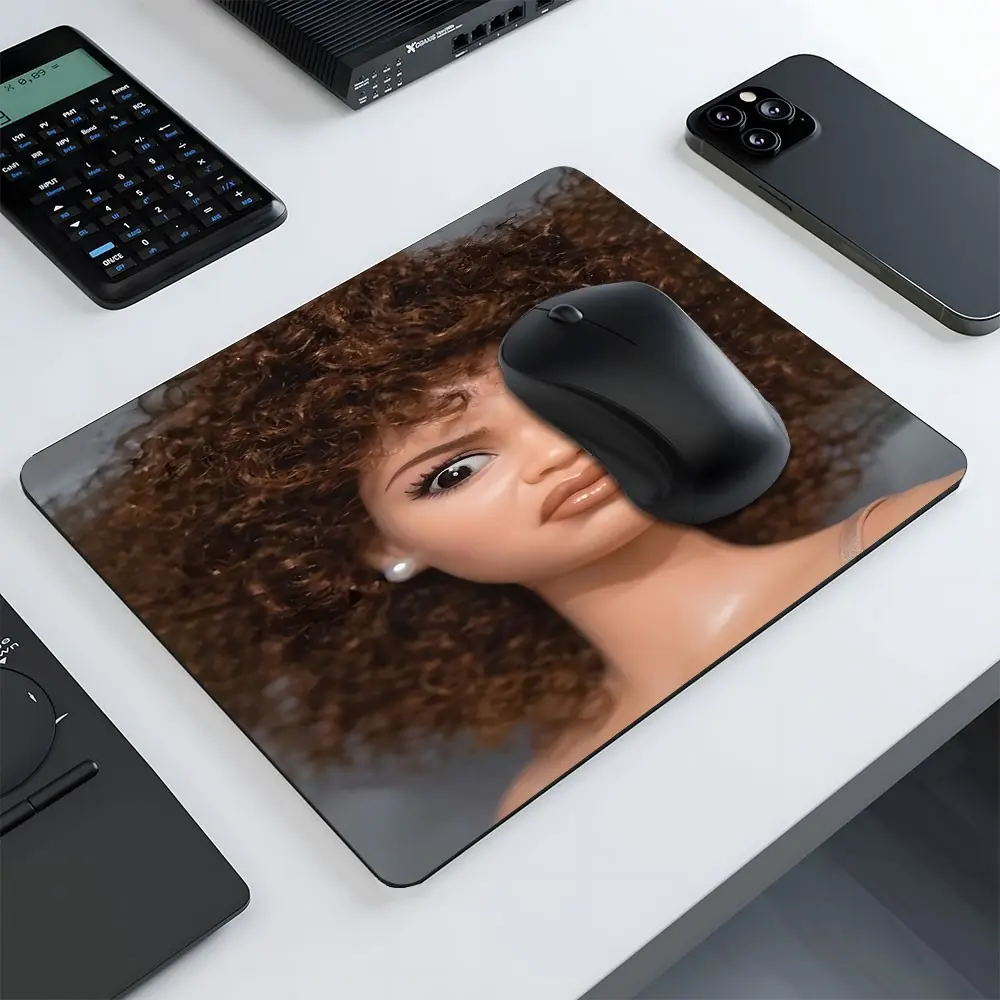 Curly Hair Disgusted Doll Meme Pattern Small Square Rubber Mouse Pad, Mouse Pad Gaming, Sassy Funny Portrait Print, Stitched Lock Edge Non-Slip Scratch Resistant Desk Mat, Smooth Fabric Surface For Meme Fans, Gamers, Desktop Decor Gift