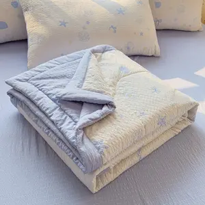 1 Piece Summer Quilt, Air Conditioning Thin Blanket, Ultra Soft Skin-Friendly, Ideal for Summer Bedroom Living Room Use