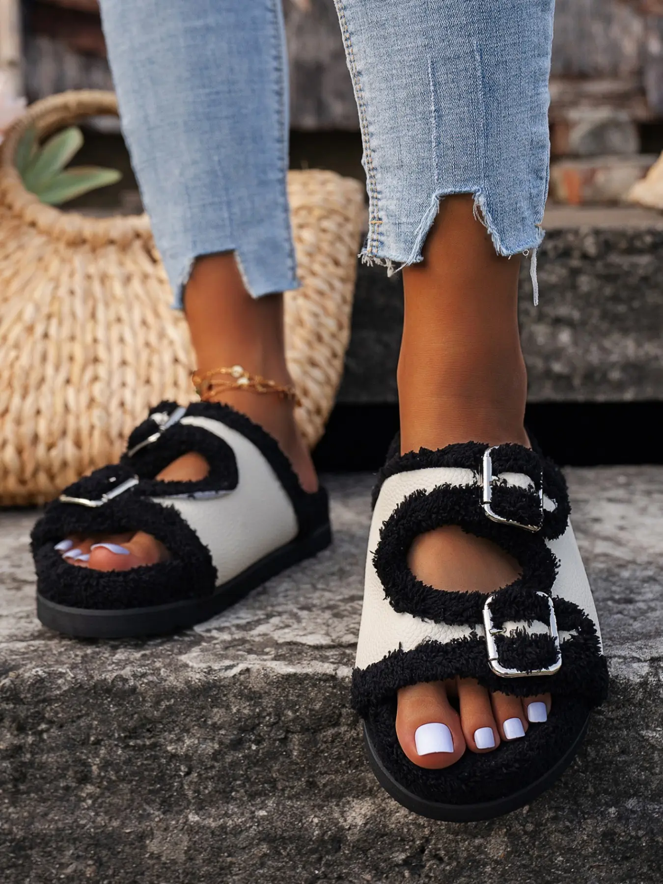 Autumn Winter Lazy Essential! Plush Dual Buckle Sandals, Outdoor Warm Anti-Slip Slippers, Casual Textile Rubber Sole