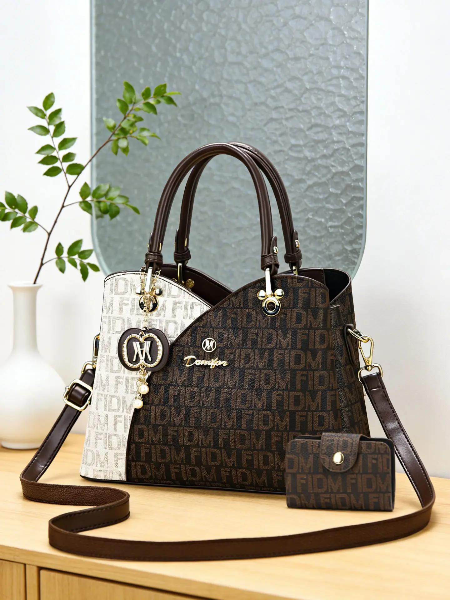 Elegant Printed Women's Bag, Classic Color Combination, High-Quality Leather Handbag, Fashionable Handbag, Suitable for Commuting and Shopping, Fashionable Patterned Bag, Multiple Colors Available