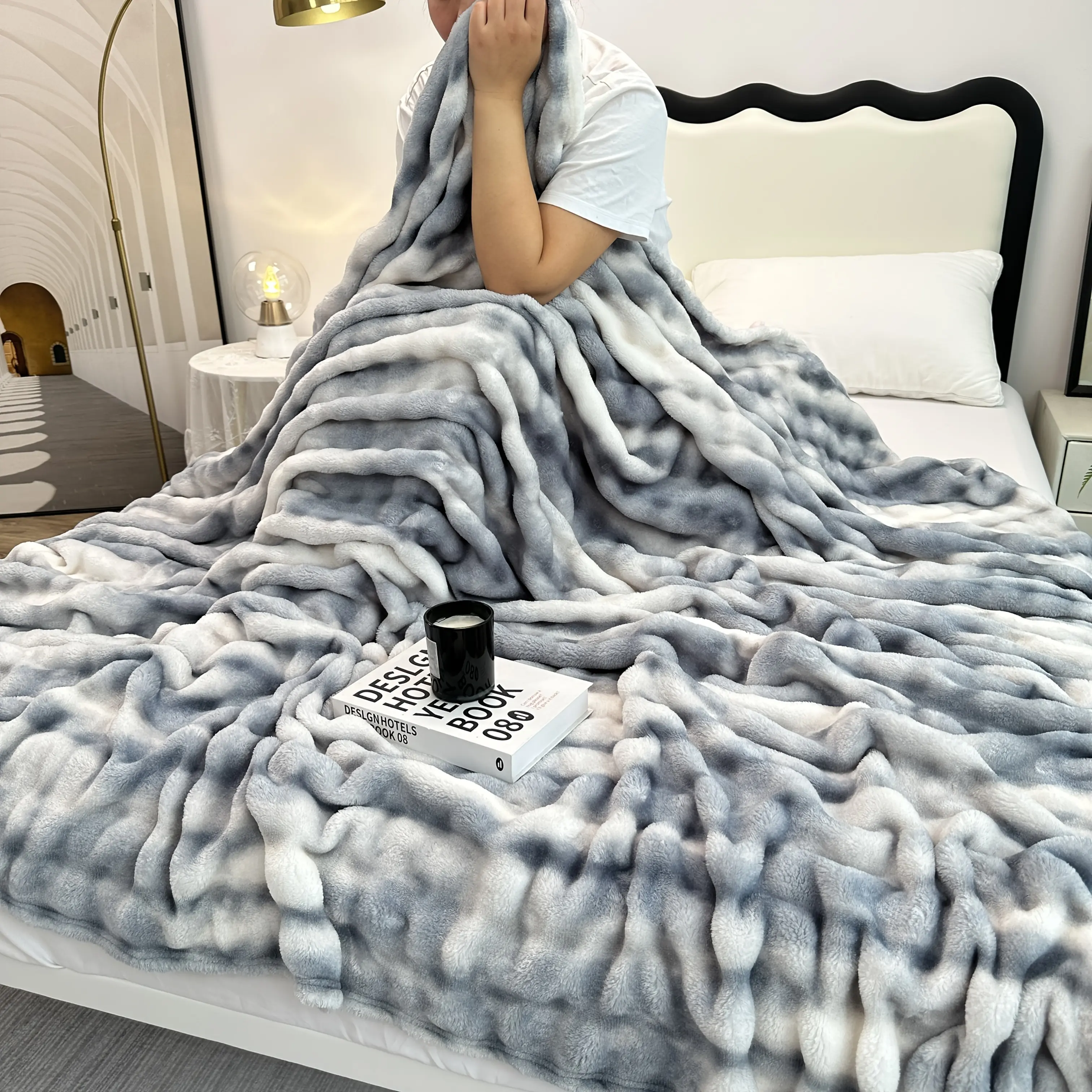 Ultra-Soft Faux Rabbit Fur Bubble Blanket, Thickened Warm for Winter Home Use, Machine Washable, All Seasons Suitable, Available in Single, Double, Extra Large & King Sizes